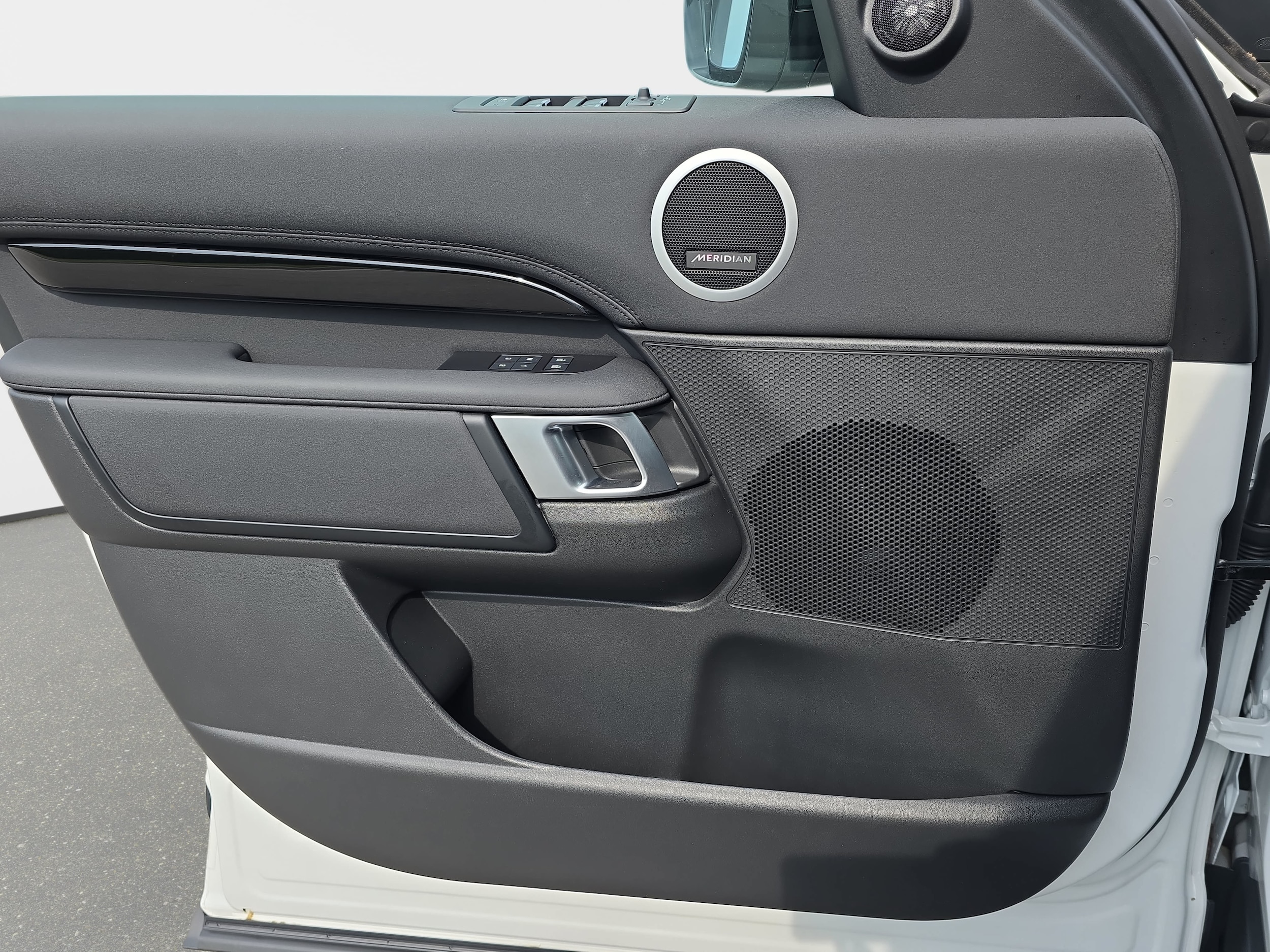 2025 Land Rover Discovery S - Photo 26