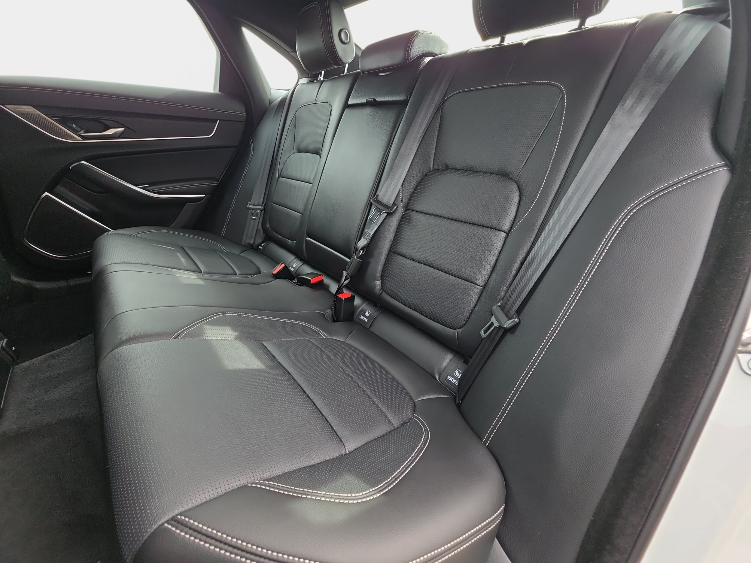 2023 Jaguar XF R-Dynamic SE - Photo 13