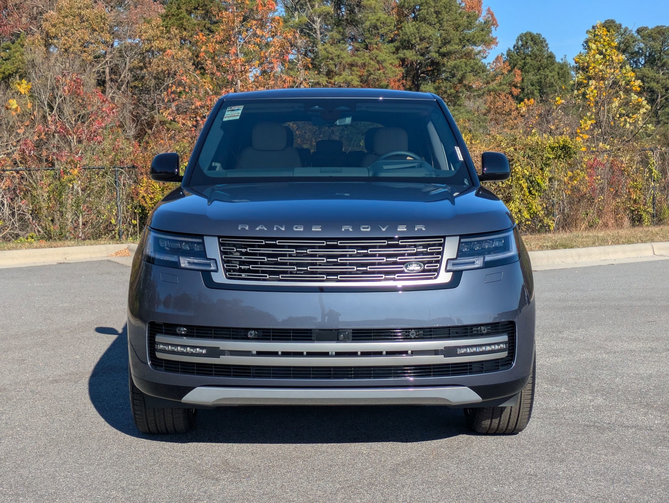 2025 Land Rover Range Rover SE photo 2