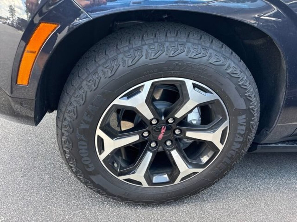 Used 2025 GMC Yukon AT4 SUV