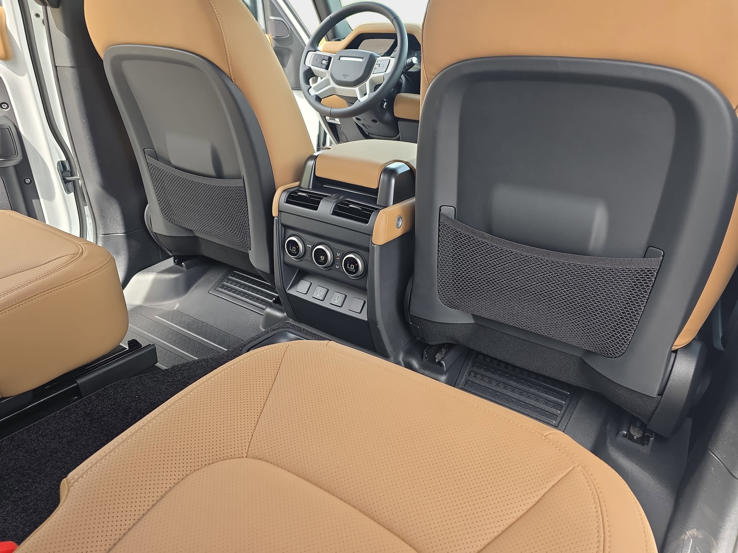 2026 Land Rover Defender X-Dynamic SE - Photo 11