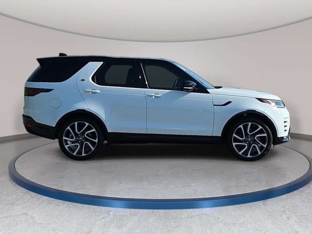 Certified 2025 Land Rover Discovery Dynamic SE SUV