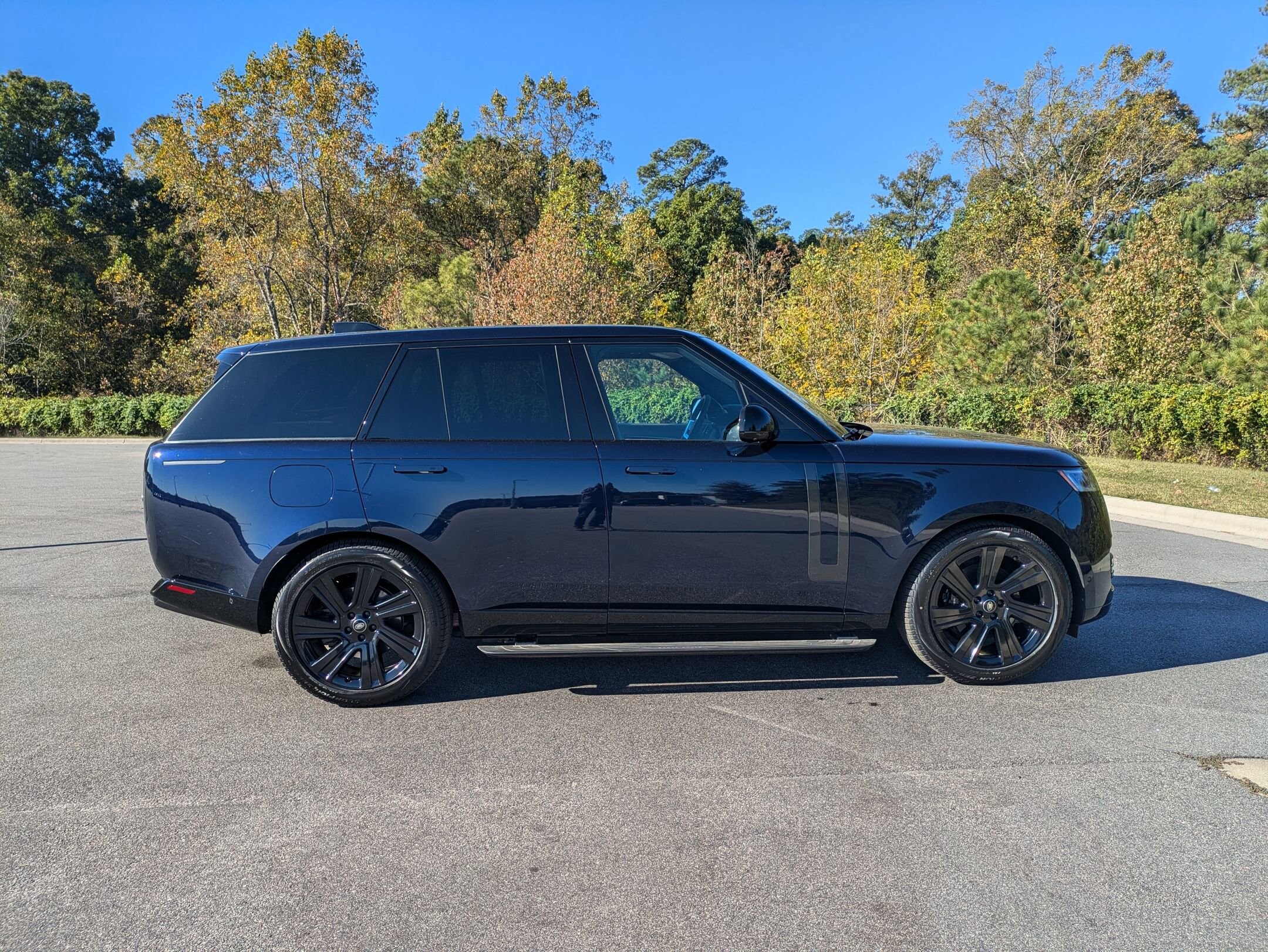 2023 Land Rover Range Rover SE photo 2