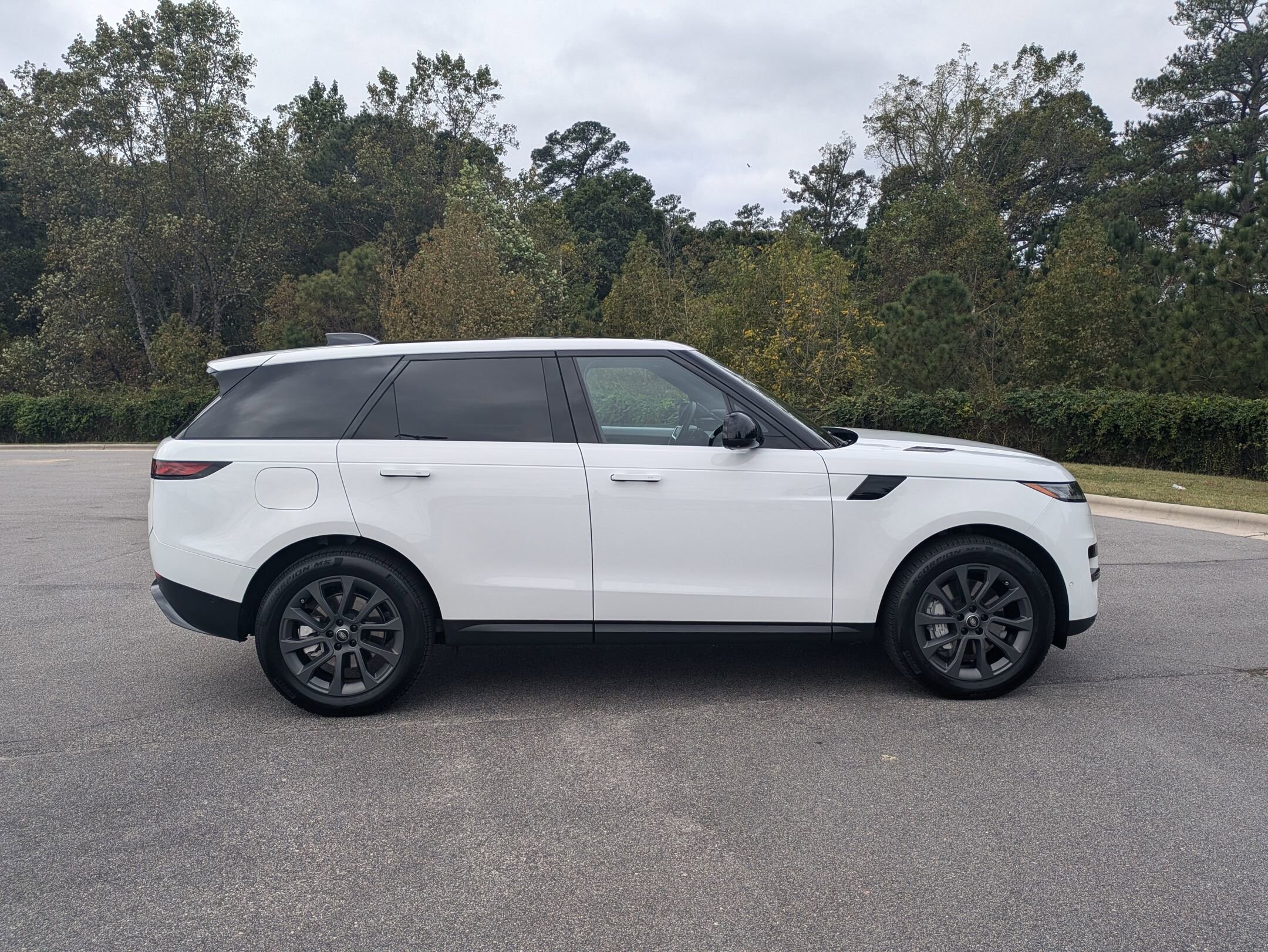 2025 Land Rover Range Rover Sport P360 S photo 4