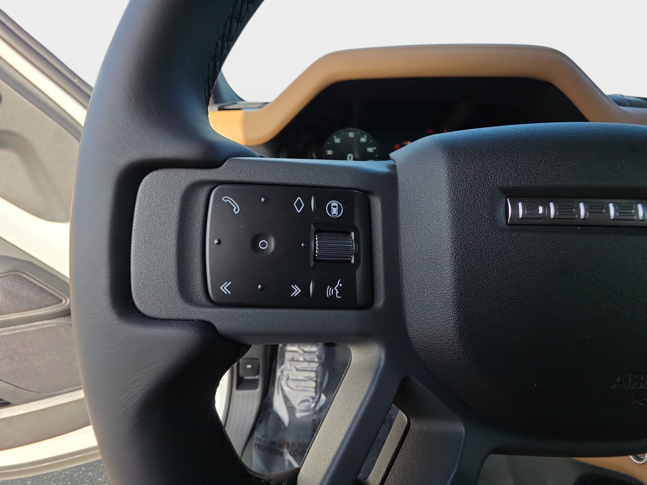 2026 Land Rover Defender X-Dynamic SE - Photo 17