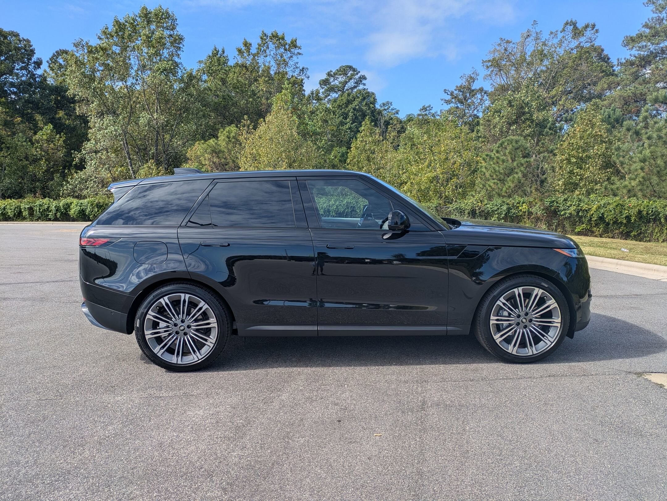 2025 Land Rover Range Rover Sport SE photo 2