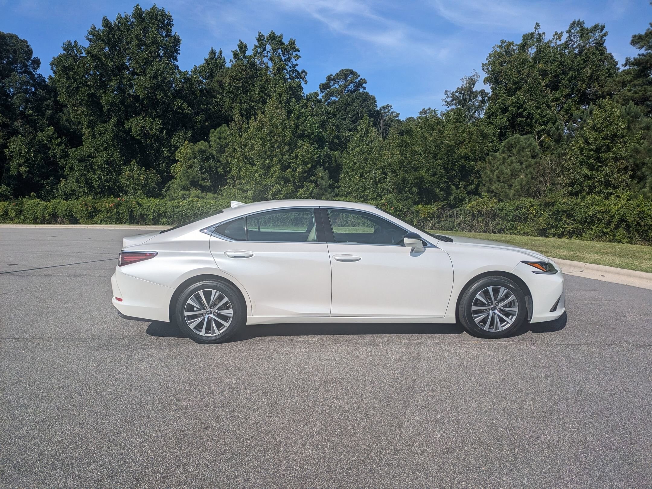 2021 Lexus ES 350 photo 4