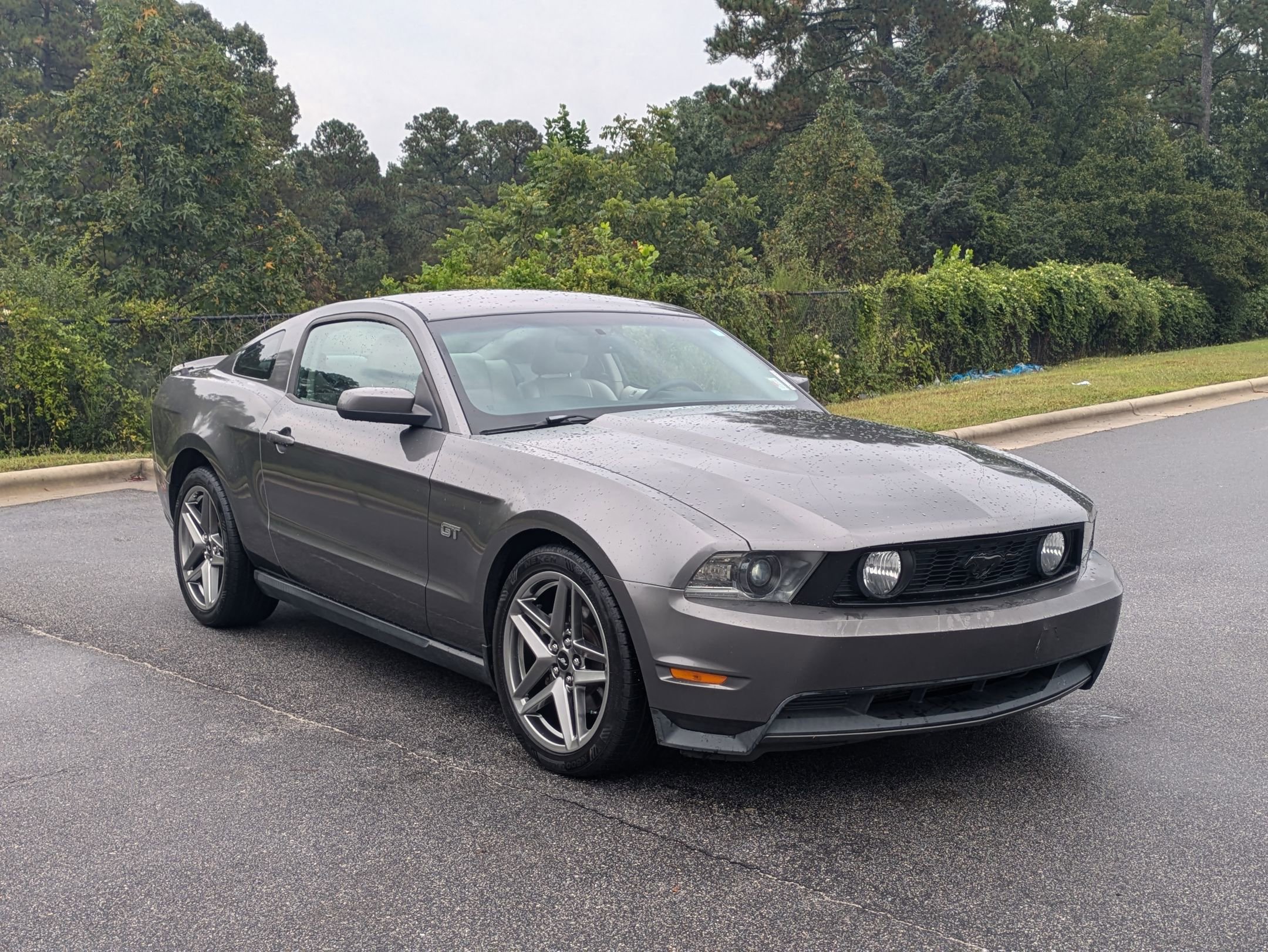 2010 Ford Mustang GT Premium photo 3