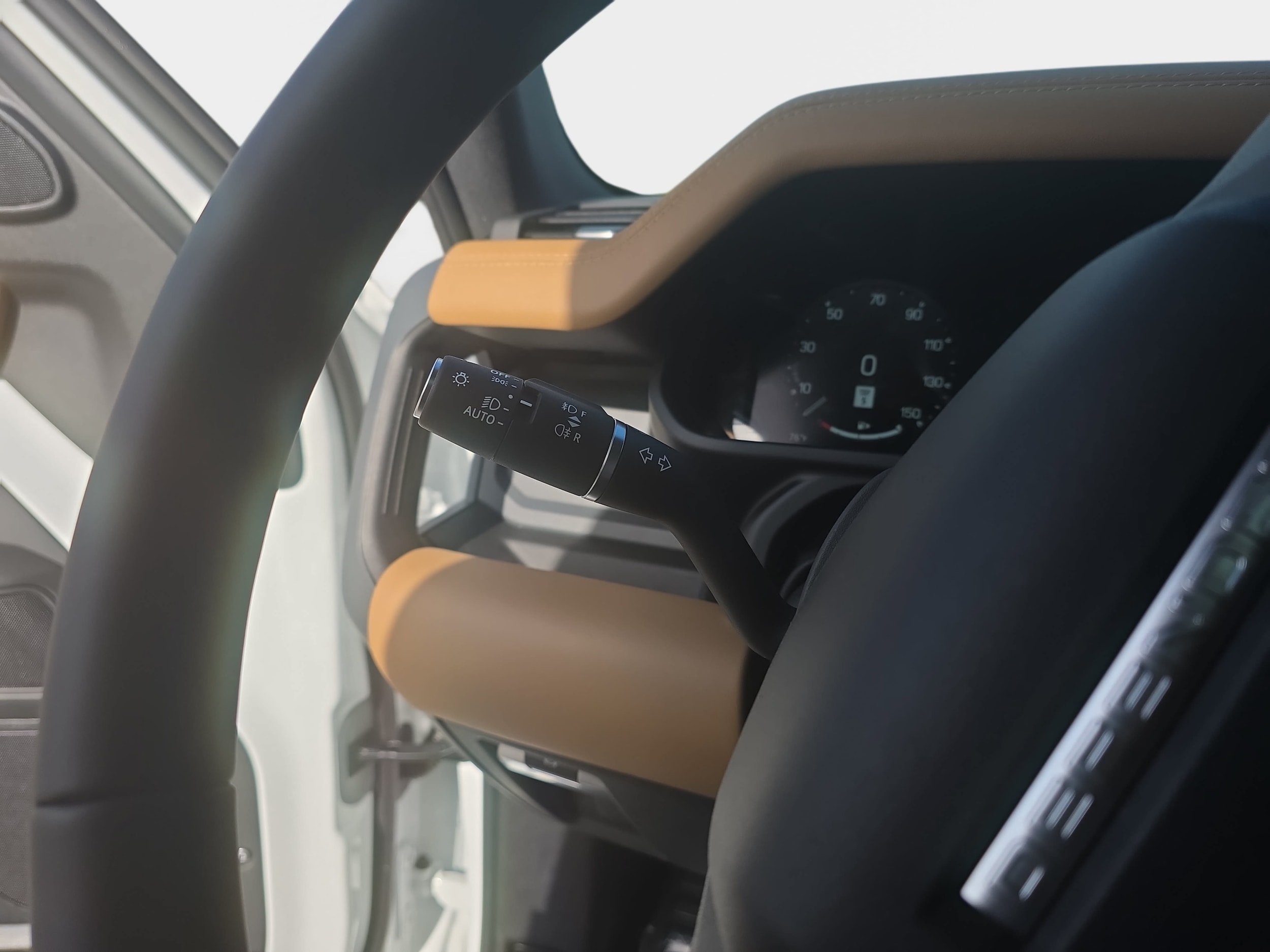 2026 Land Rover Defender X-Dynamic SE - Photo 26