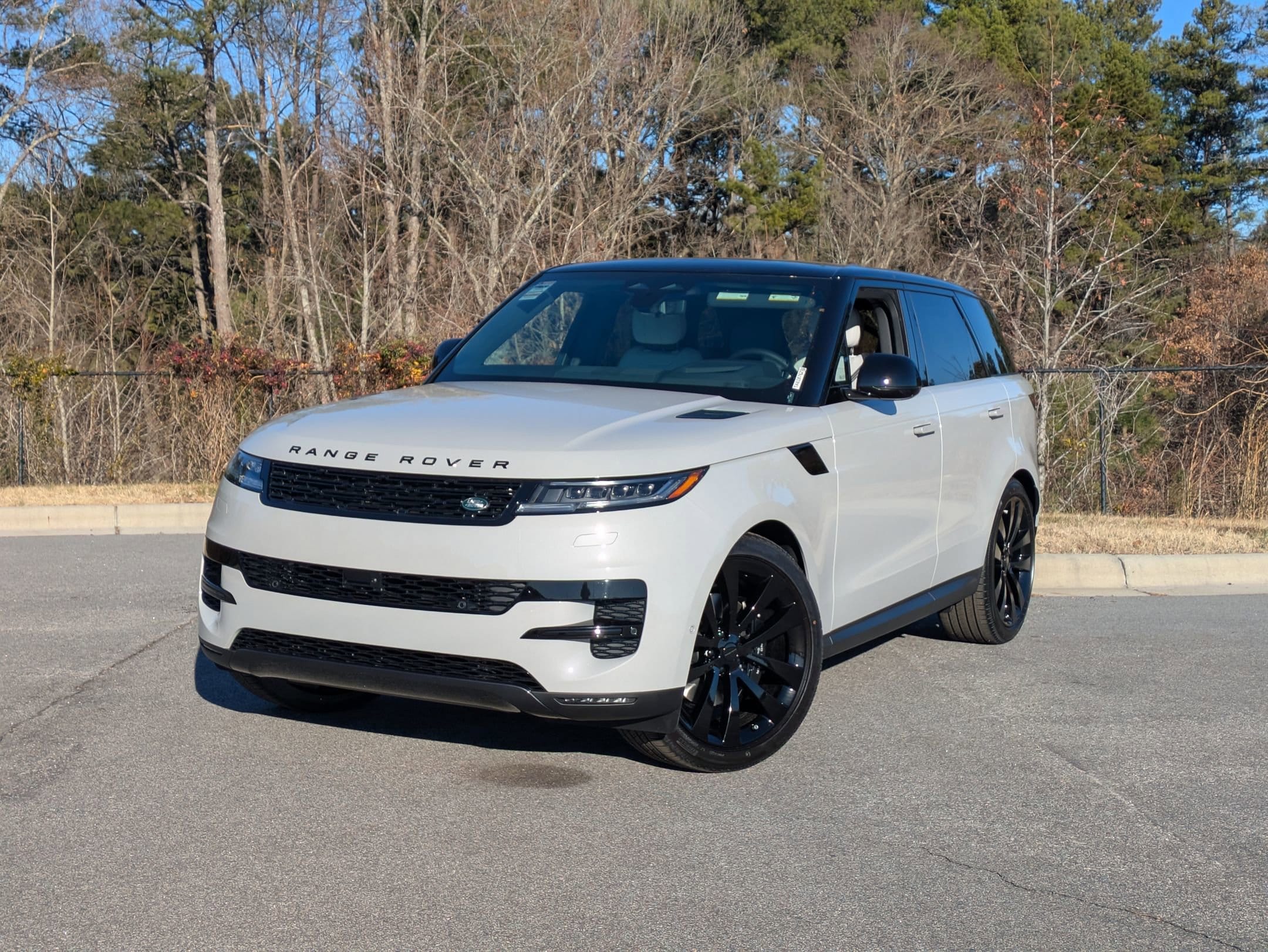 2026 Land Rover Range Rover Sport SE's photo