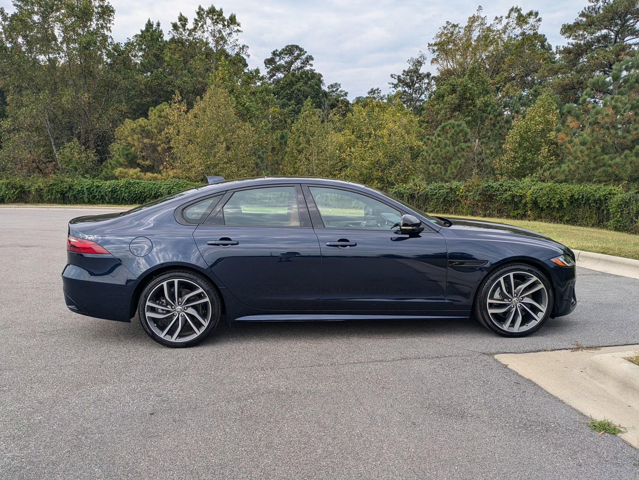 2024 Jaguar XF P300 R-Dynamic SE photo 4