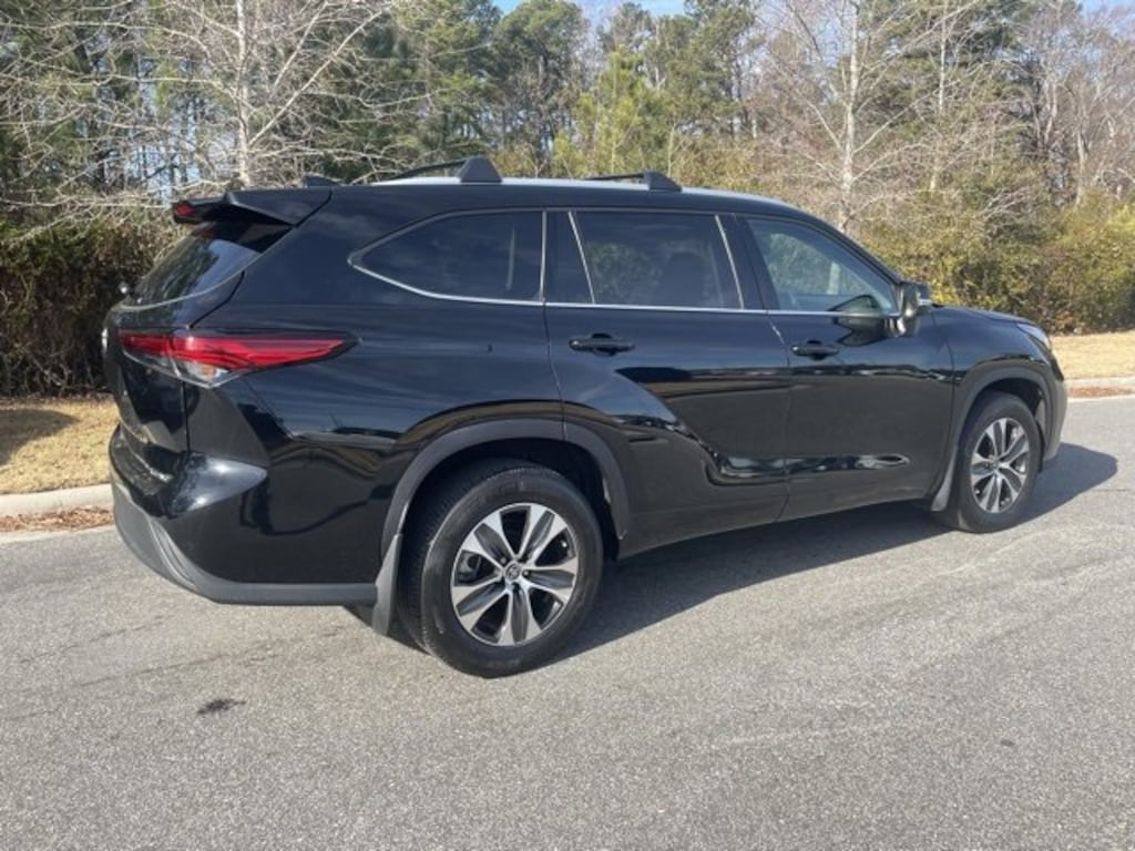 Used 2022 Toyota Highlander XLE SUV