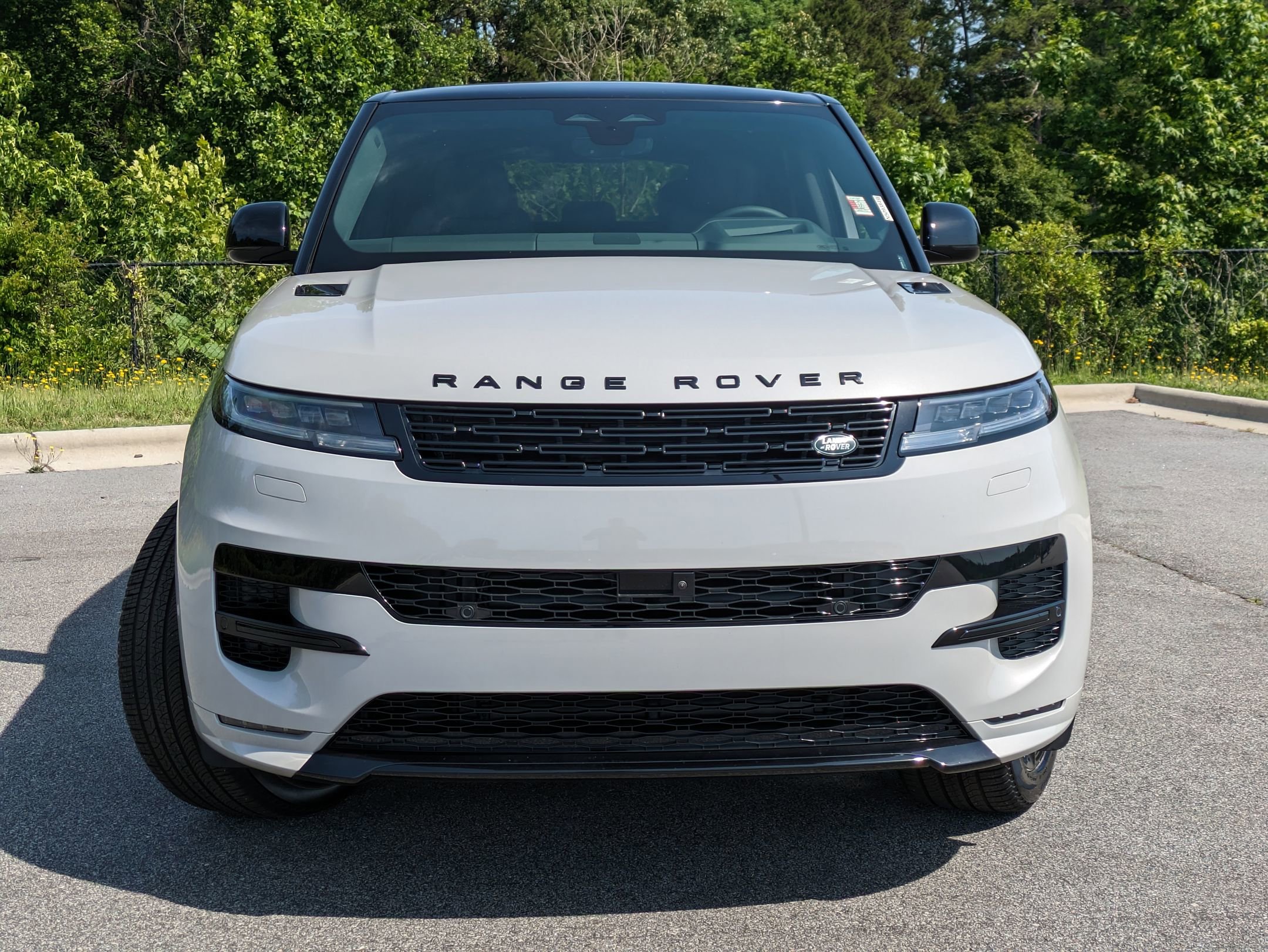 2025 Land Rover Range Rover Sport SE photo 3