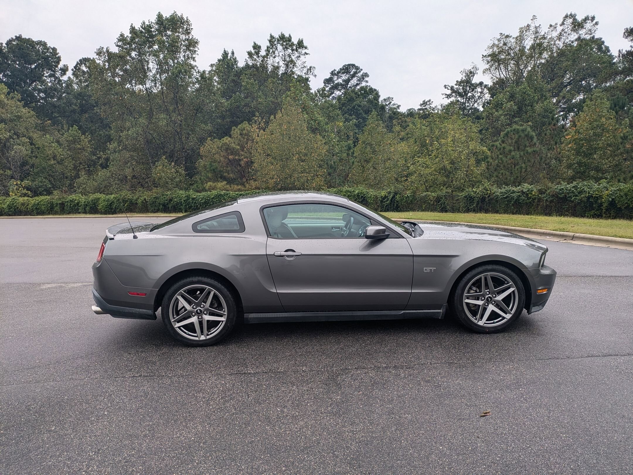 2010 Ford Mustang GT Premium photo 4