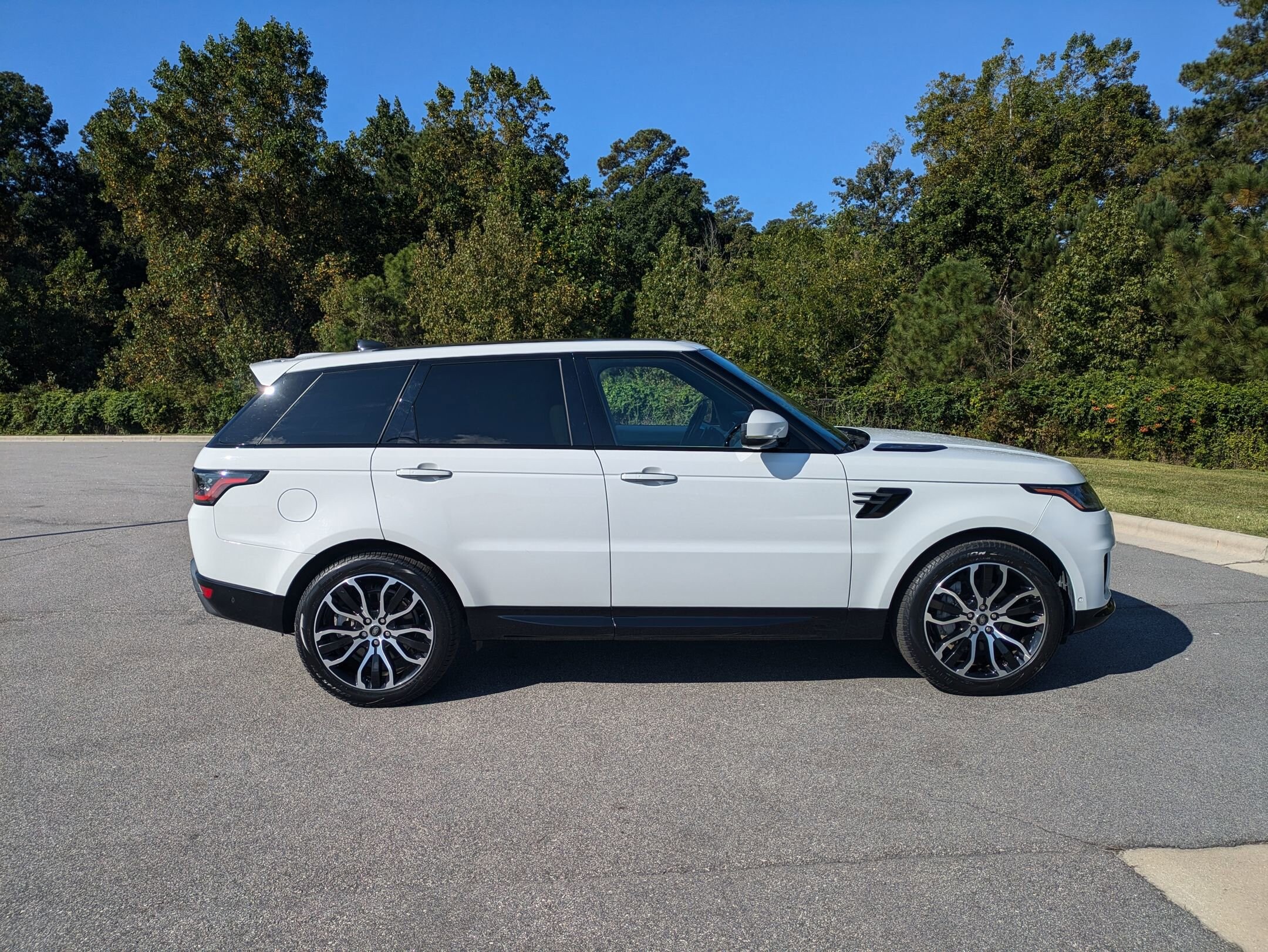 2022 Land Rover Range Rover Sport HSE Silver Edition photo 4