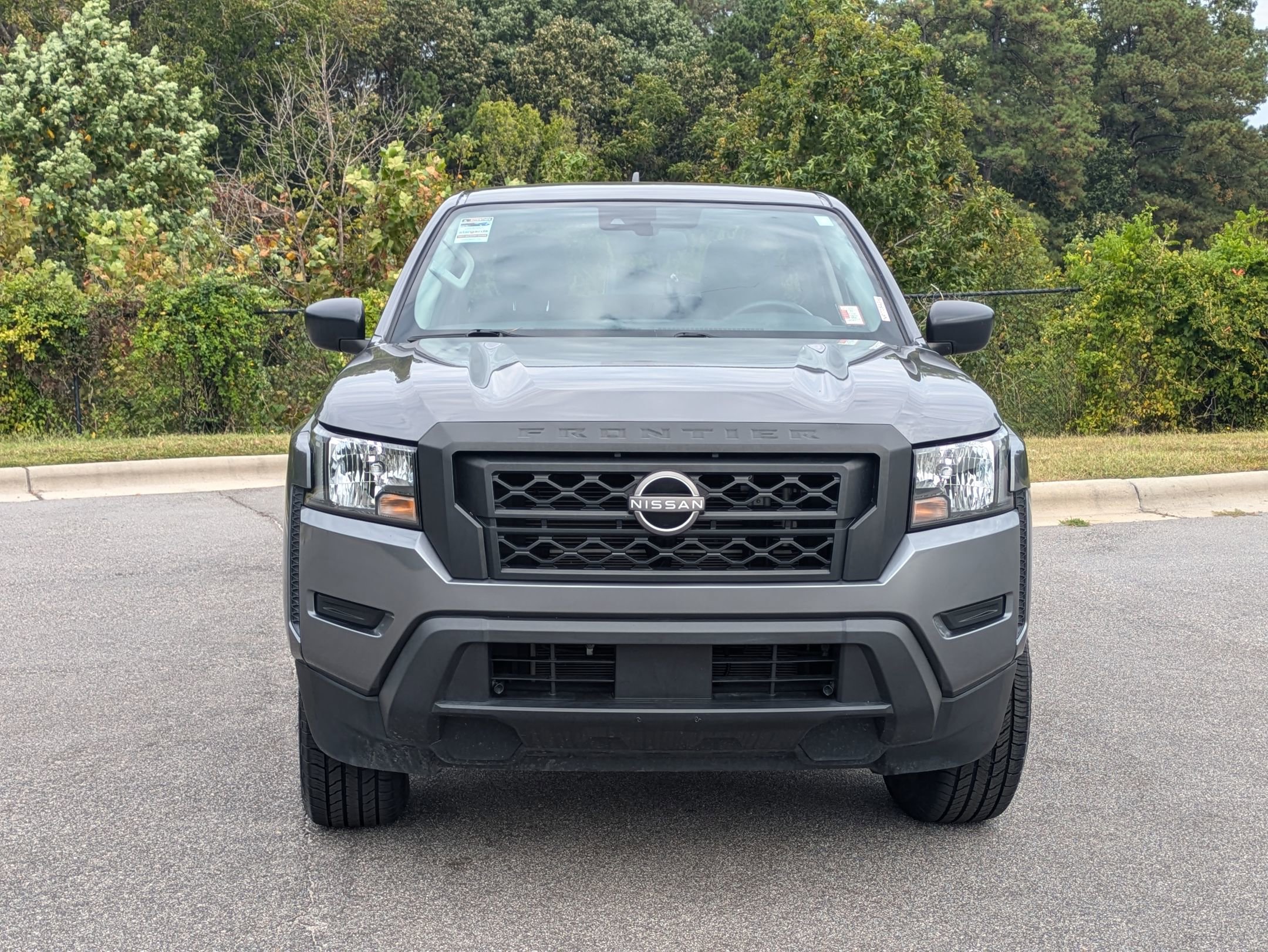 2022 Nissan Frontier S photo 2
