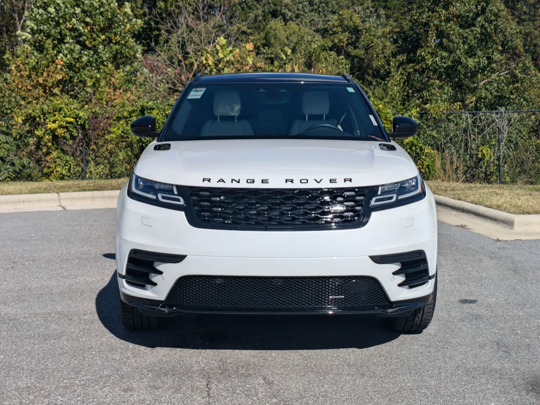 2022 Land Rover Range Rover Velar R-Dynamic S photo 2