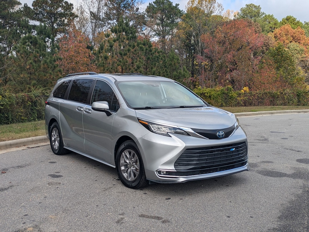 Used 2022 Toyota Sienna XLE Van Passenger Van