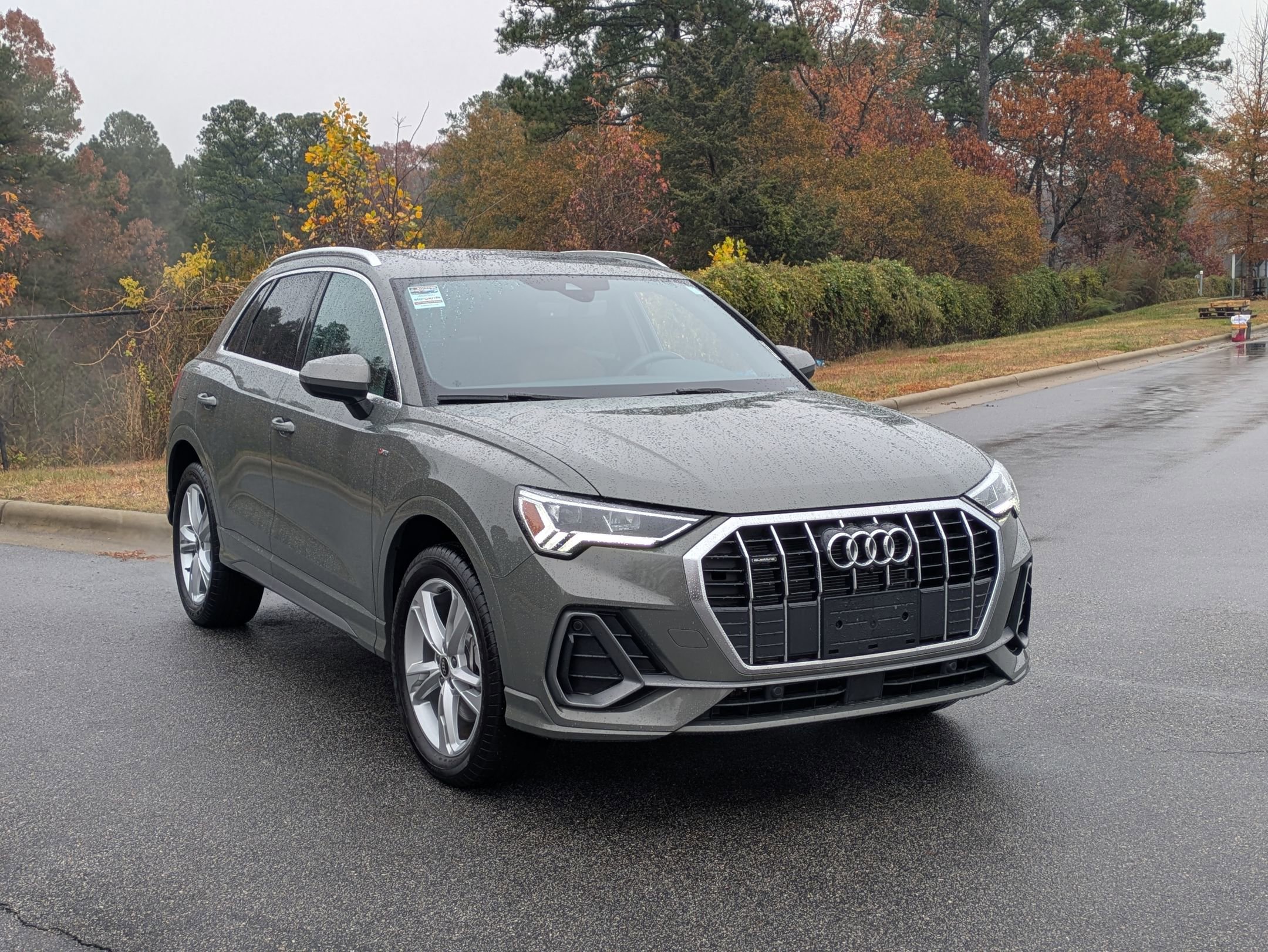 2024 Audi Q3 S line Premium Plus photo 2