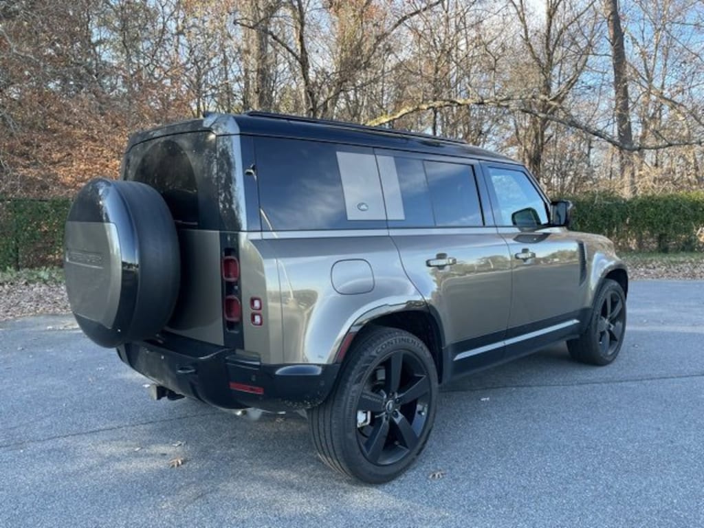 Used 2024 Land Rover Defender 110 X-Dynamic SE SUV