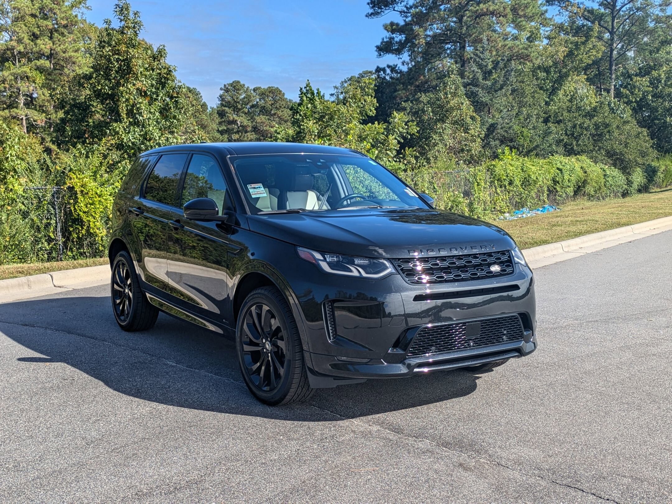 2020 Land Rover Discovery Sport HSE R-Dynamic photo 2