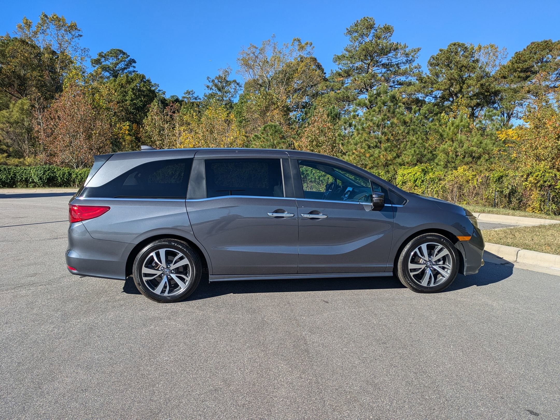 2023 Honda Odyssey Touring photo 4
