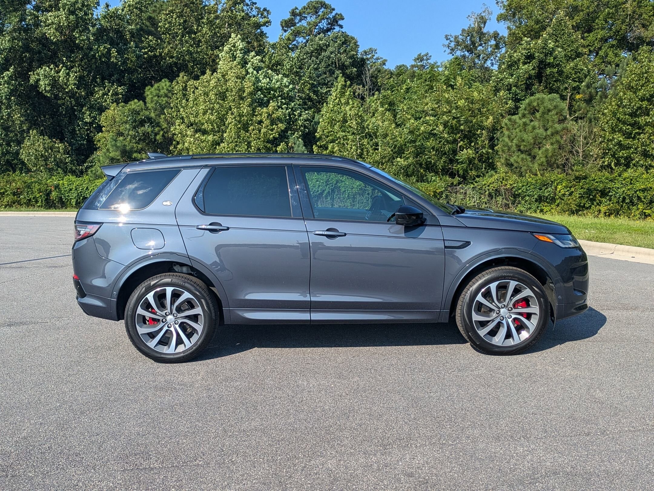2025 Land Rover Discovery Sport S photo 4