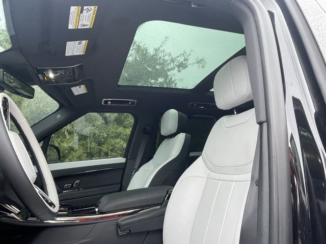 2025 Land Rover Range Rover Sport SE photo 2