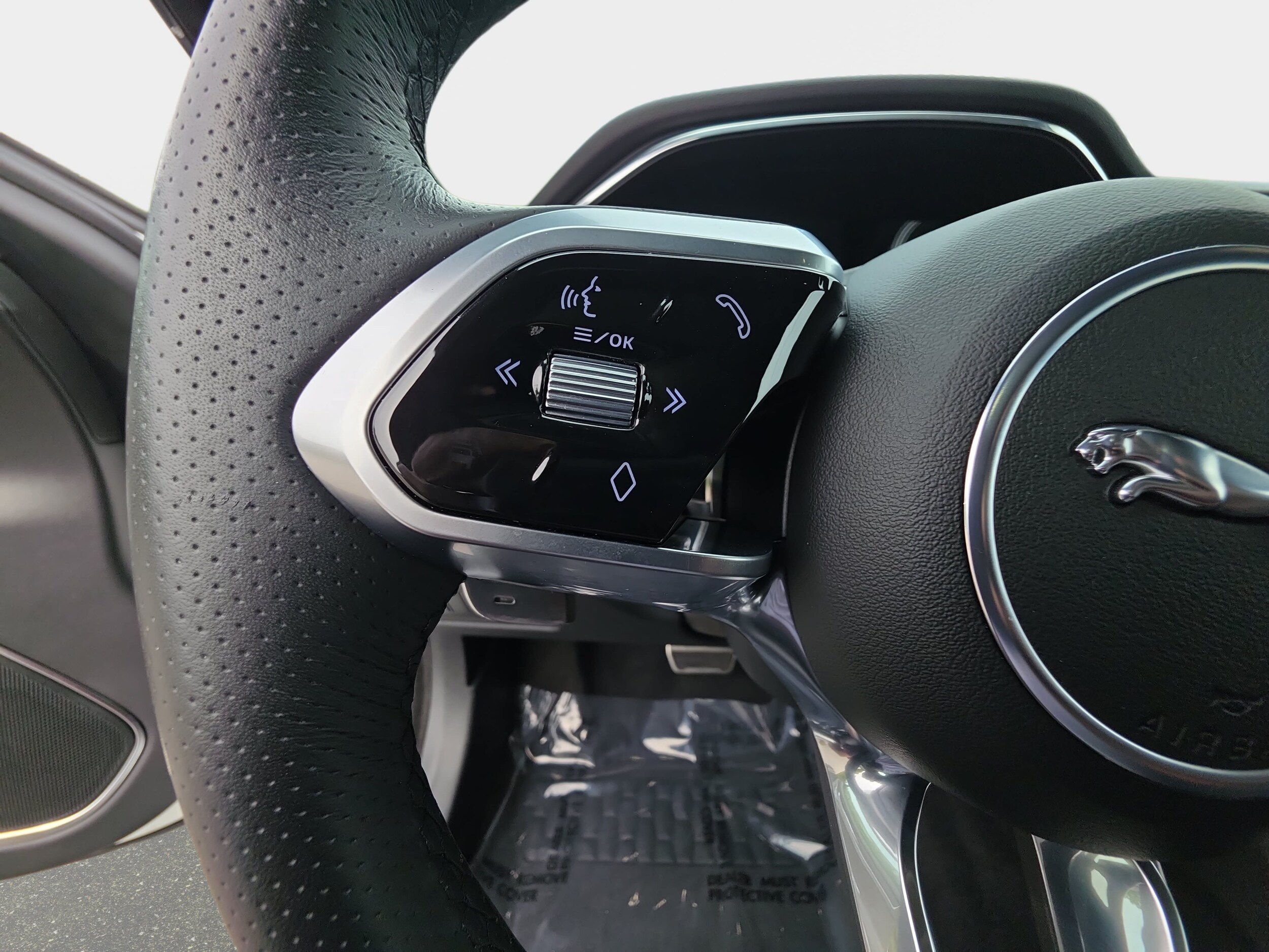 2023 Jaguar XF R-Dynamic SE - Photo 16