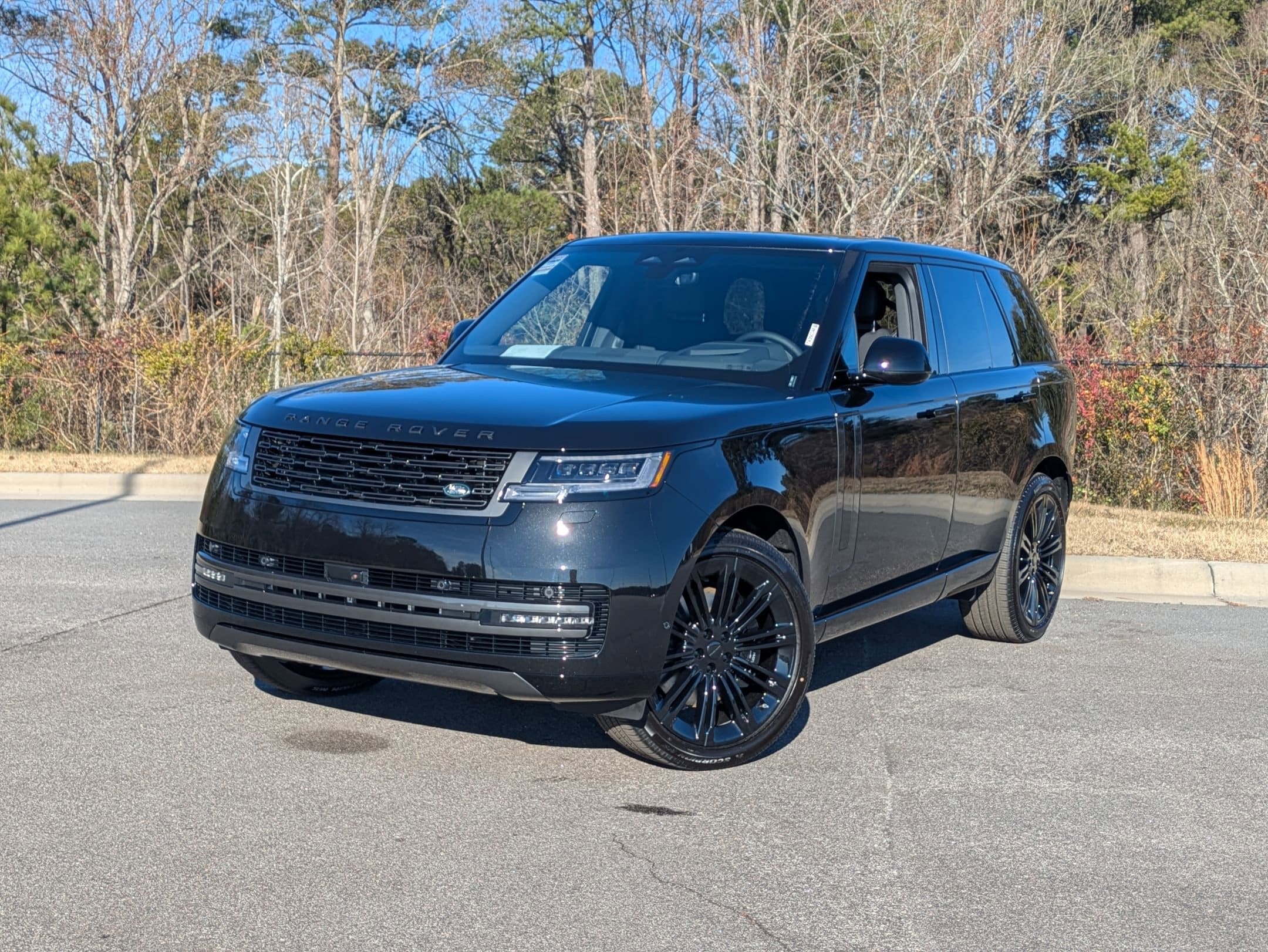 2026 Land Rover Range Rover SE's photo