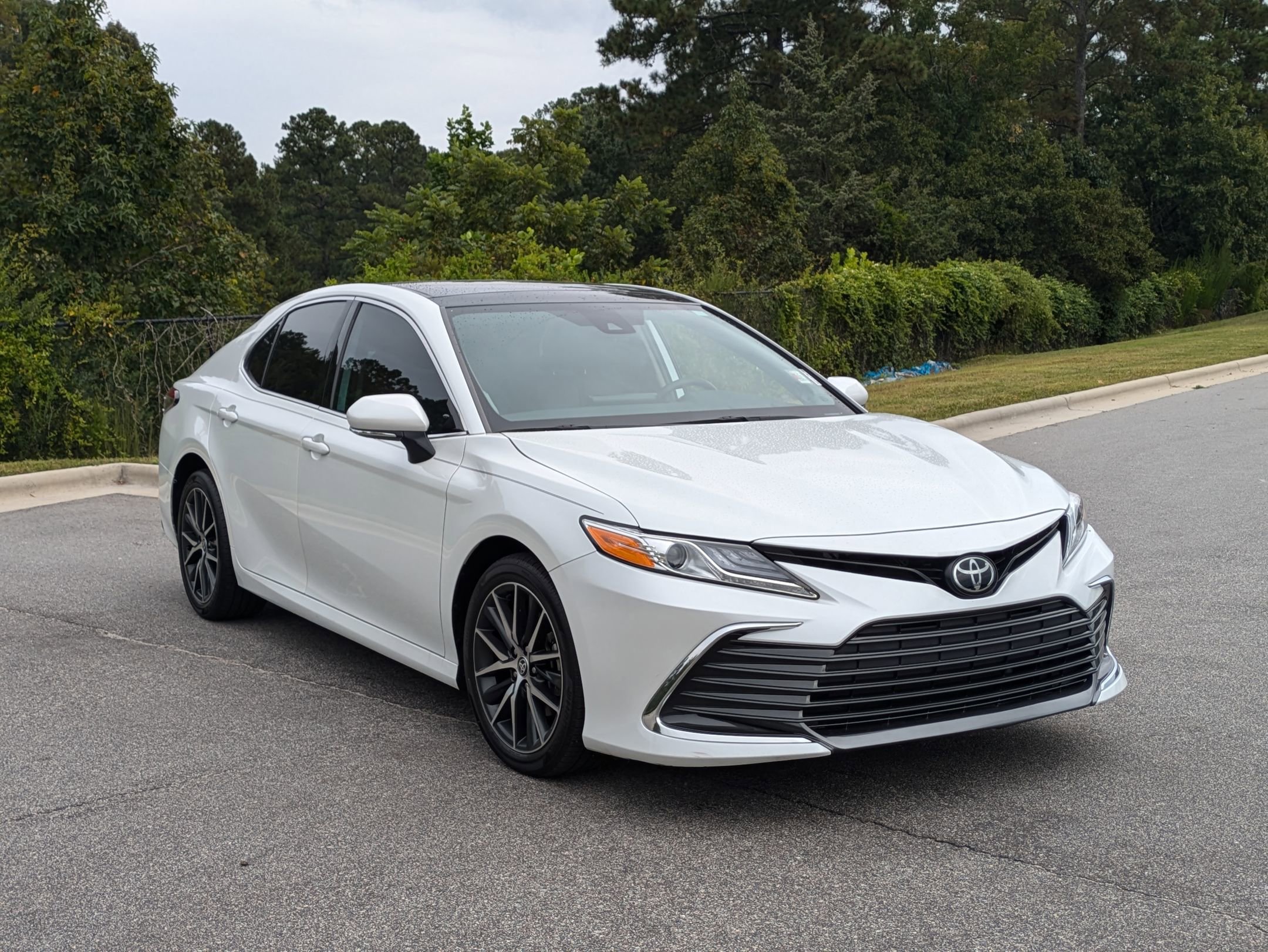 2024 Toyota Camry XLE V6 photo 3