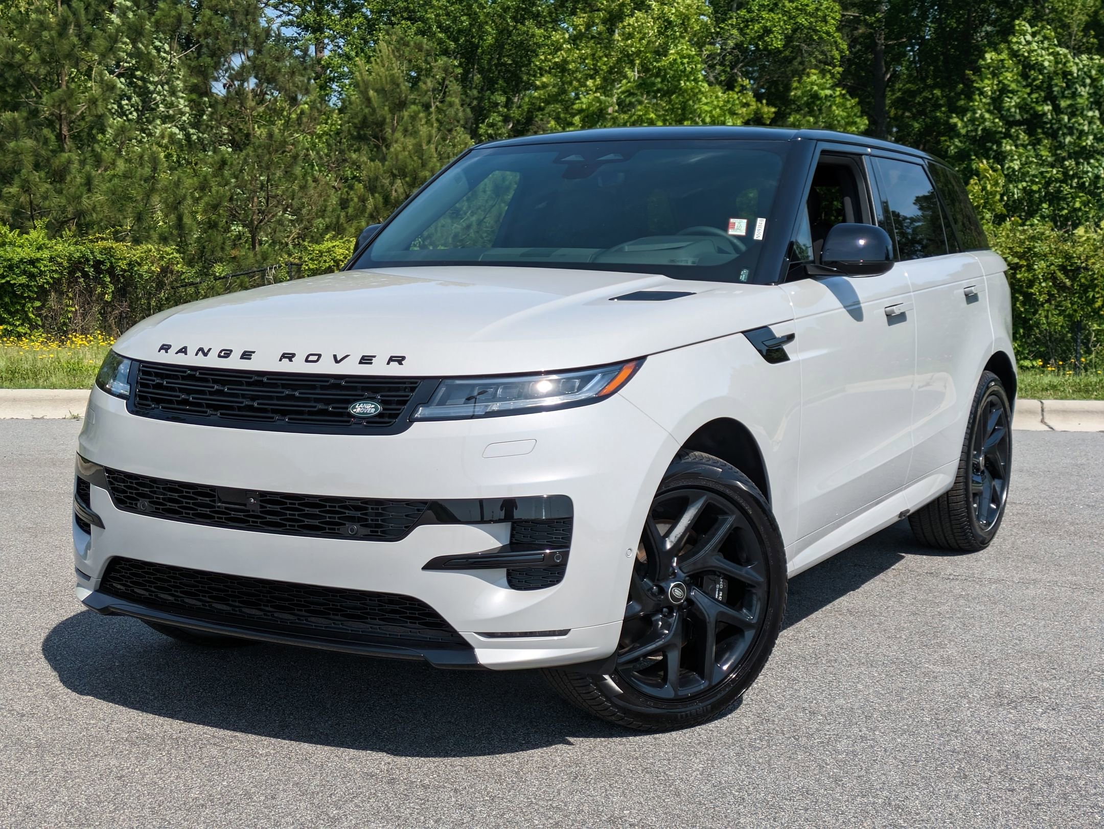2025 Land Rover Range Rover Sport SE photo 2