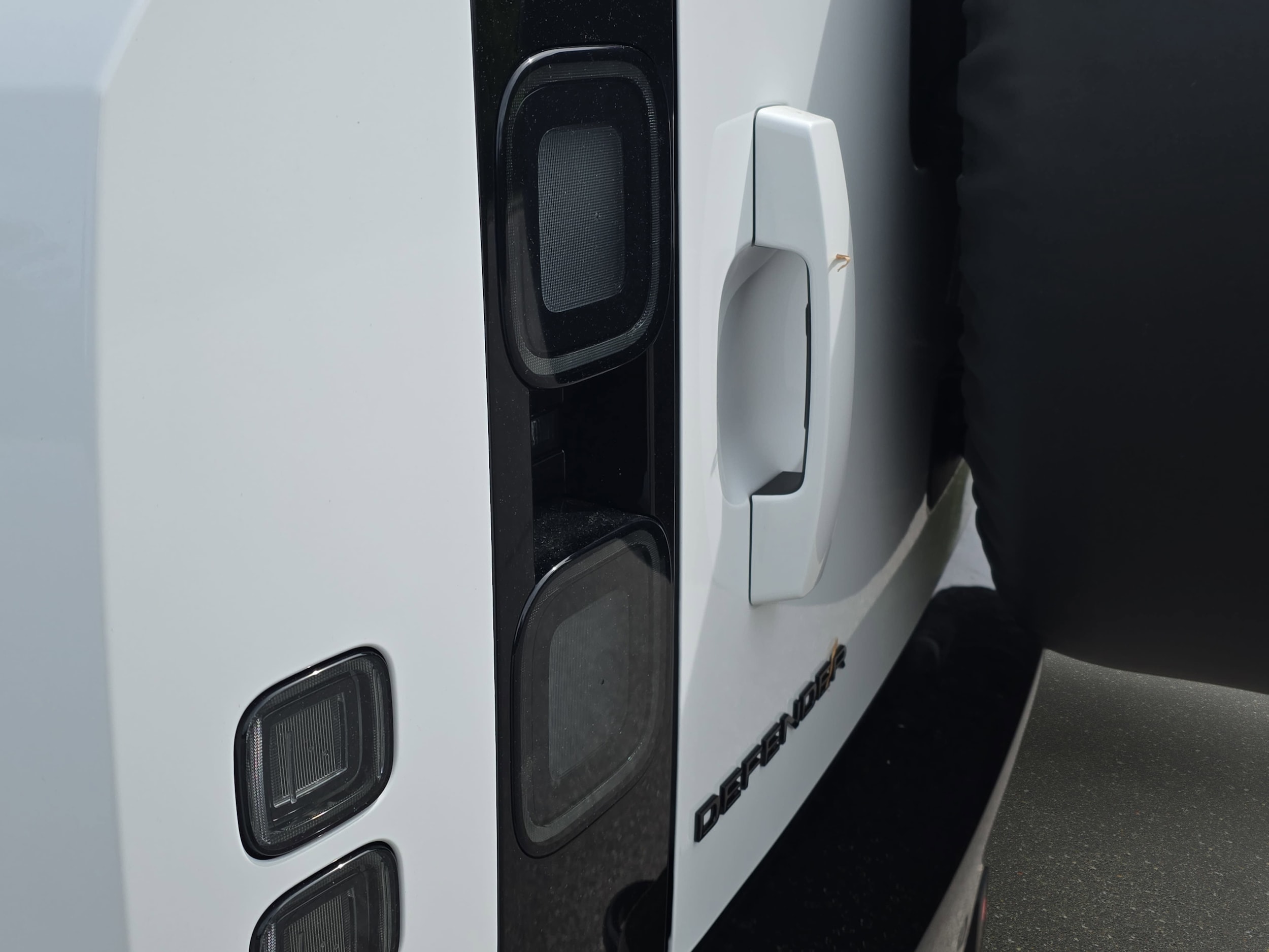 2026 Land Rover Defender X-Dynamic SE - Photo 36