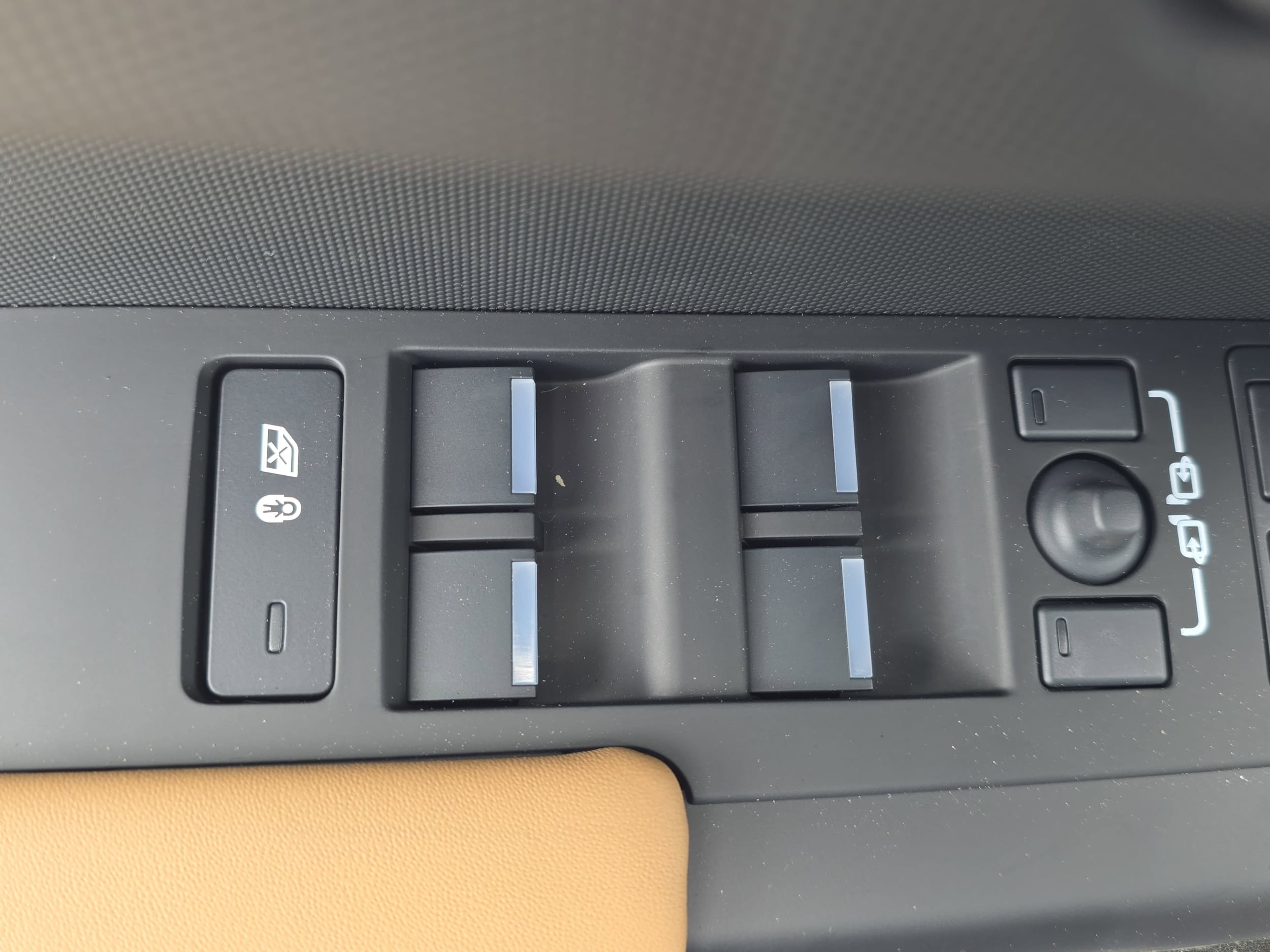 2026 Land Rover Defender X-Dynamic SE - Photo 29