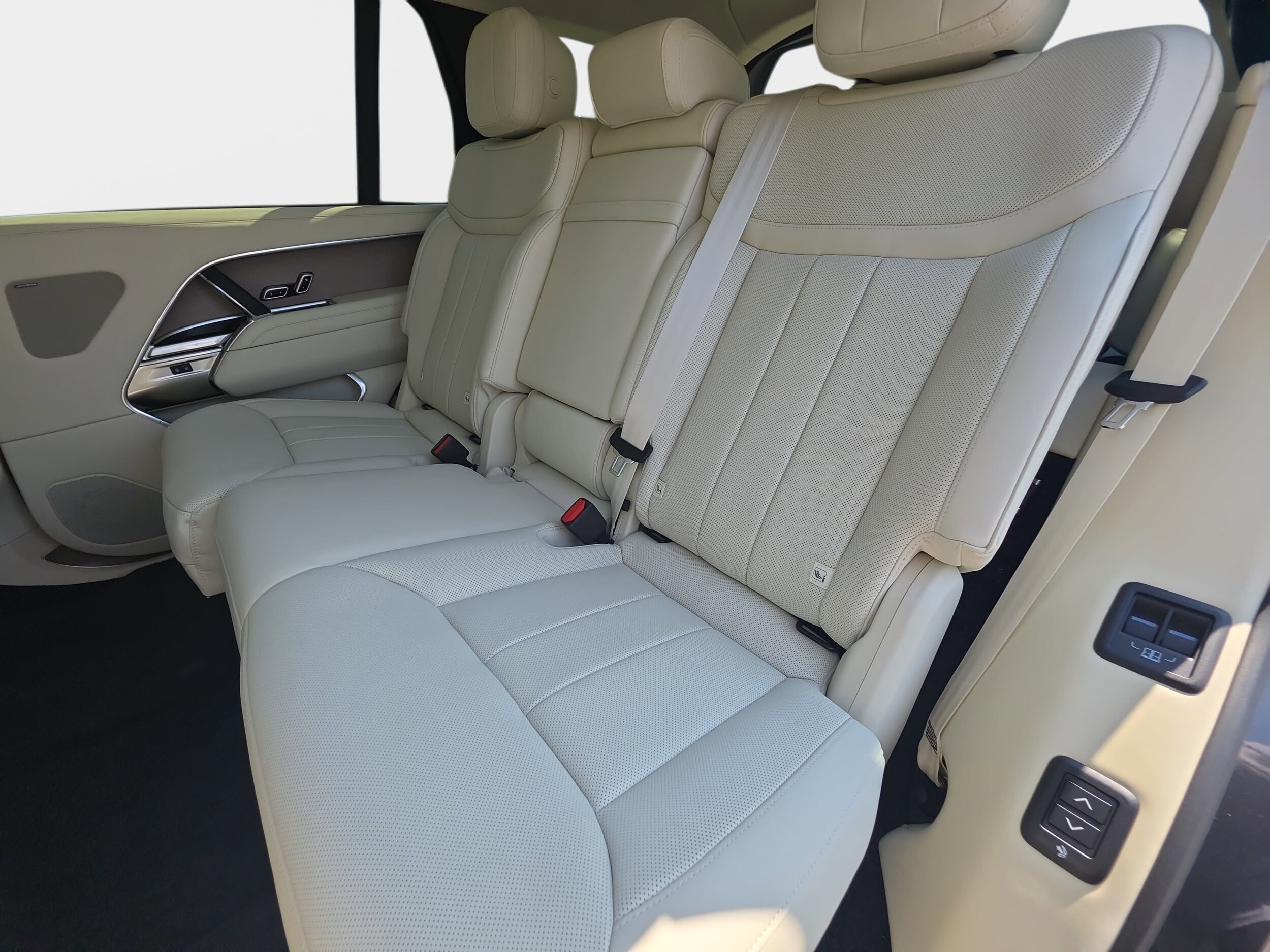 2026 Land Rover Range Rover SE - Photo 16