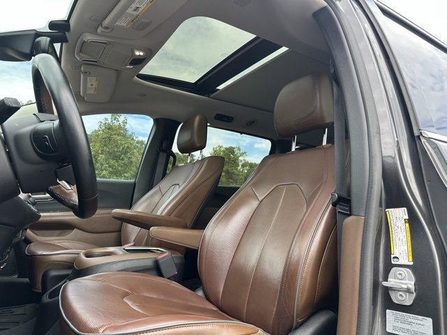 2017 Chrysler Pacifica Limited photo 3