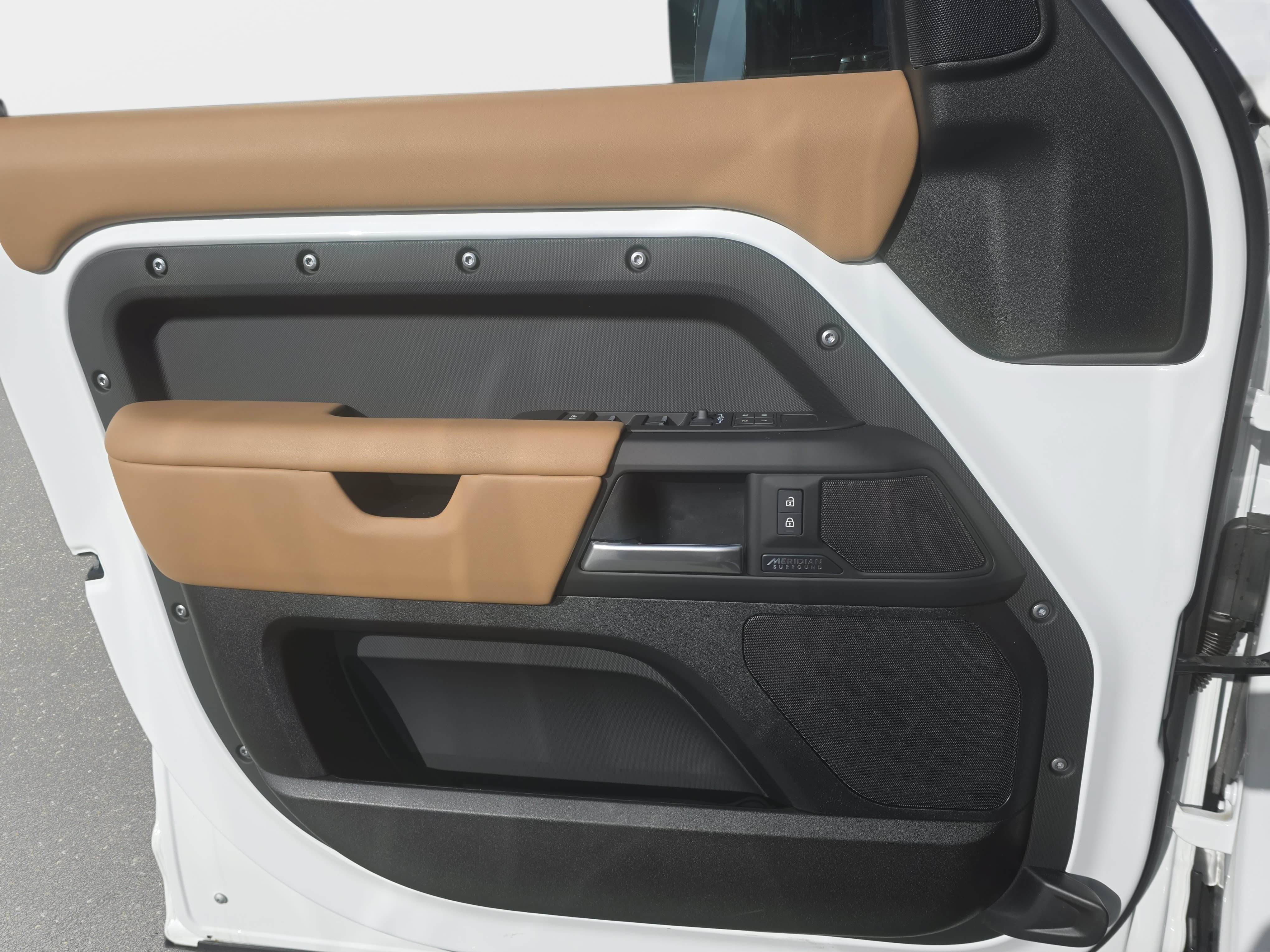 2026 Land Rover Defender X-Dynamic SE - Photo 27