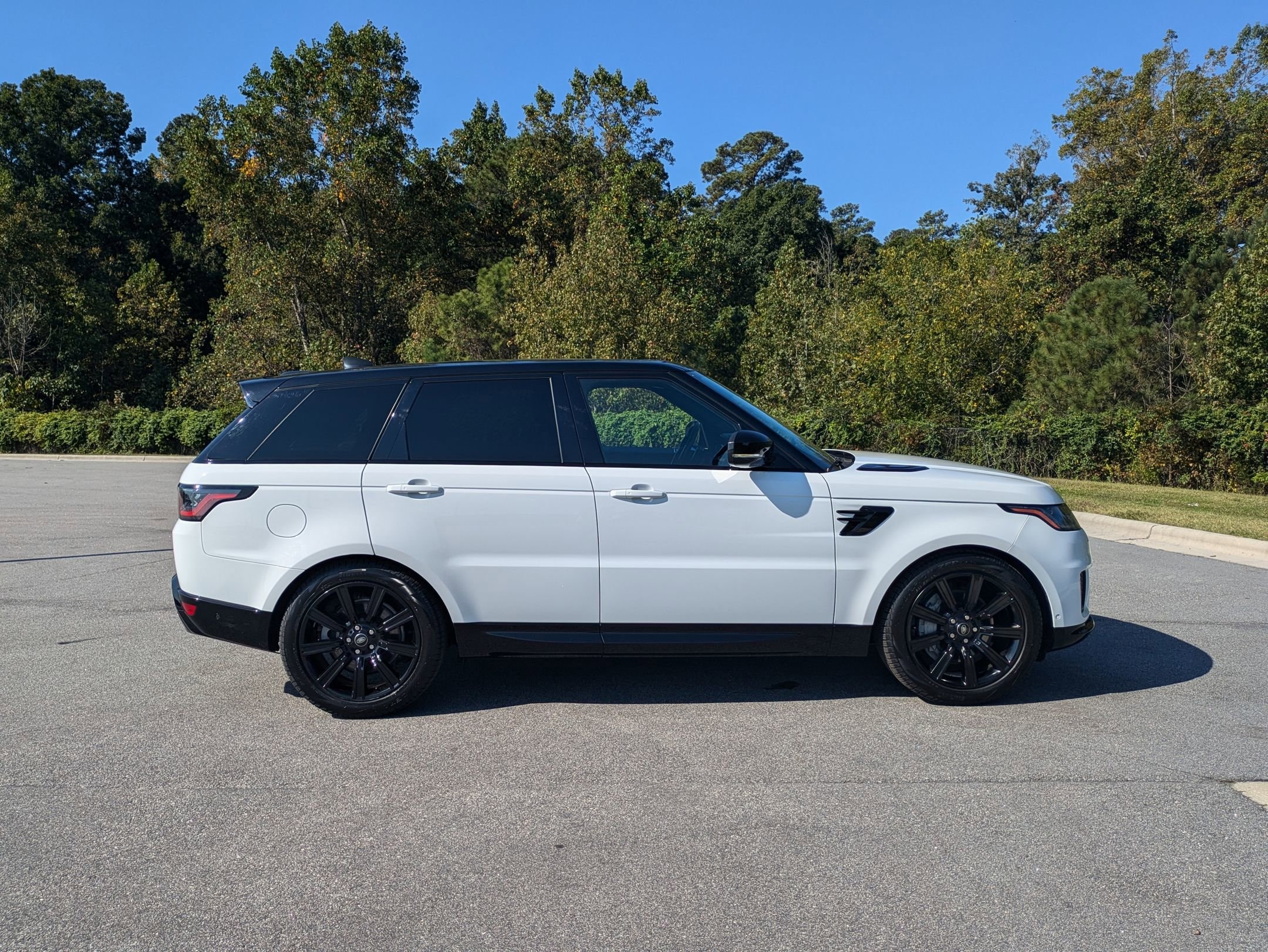 2022 Land Rover Range Rover Sport HSE Silver Edition photo 3