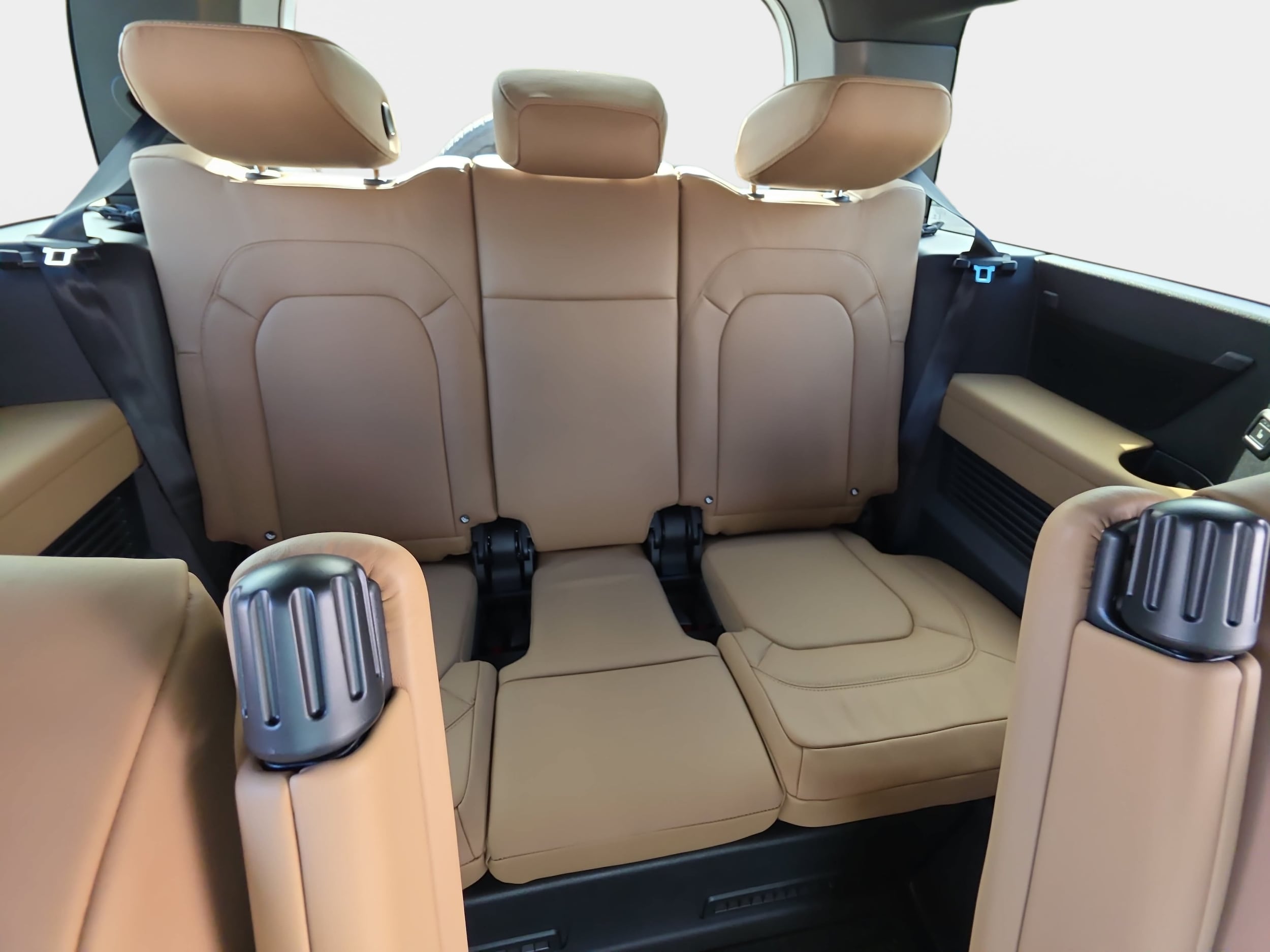 2026 Land Rover Defender X-Dynamic SE - Photo 11