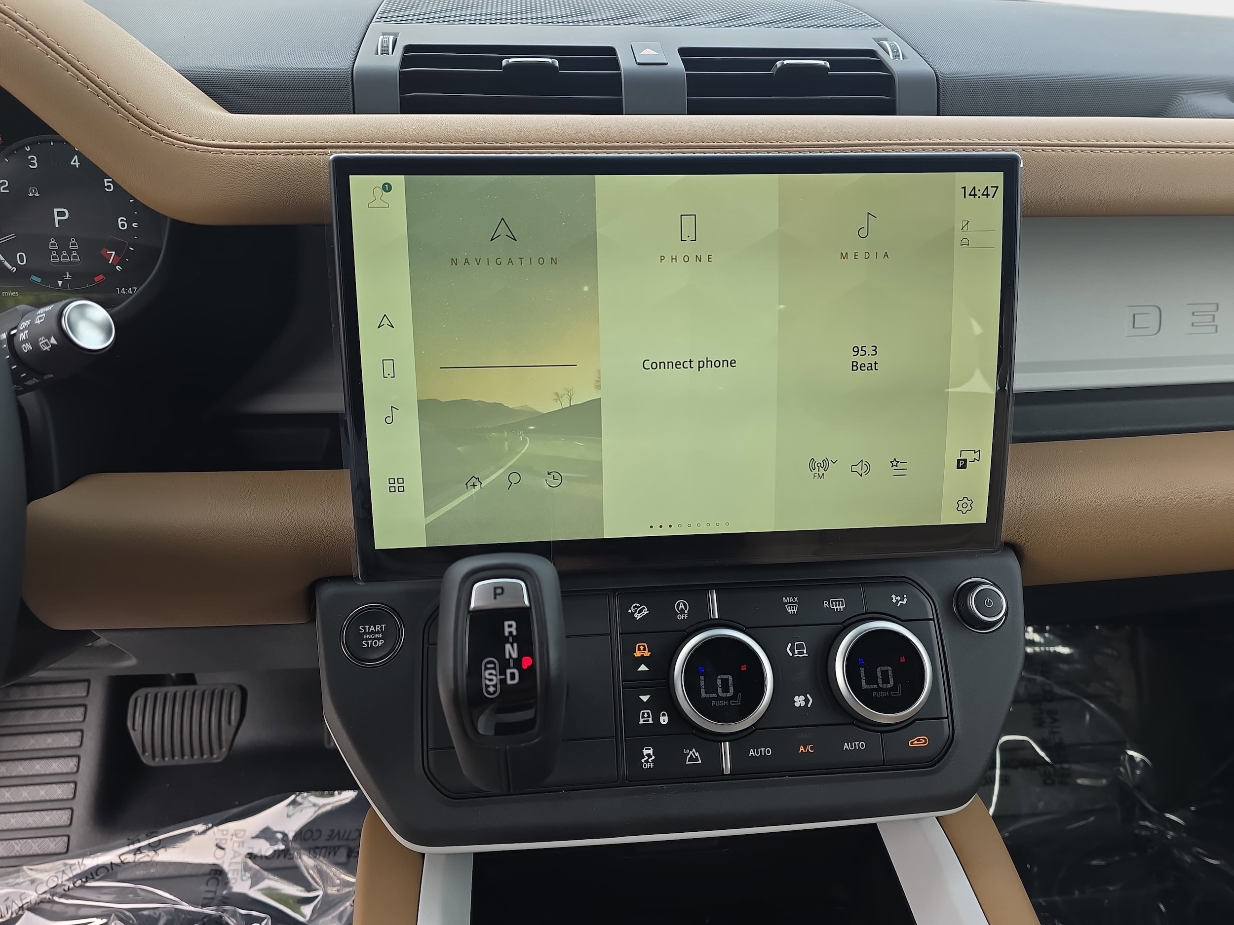 2026 Land Rover Defender X-Dynamic SE - Photo 21