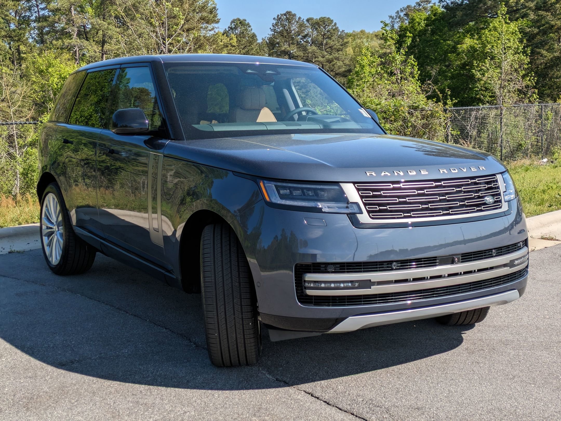 2025 Land Rover Range Rover SE photo 4