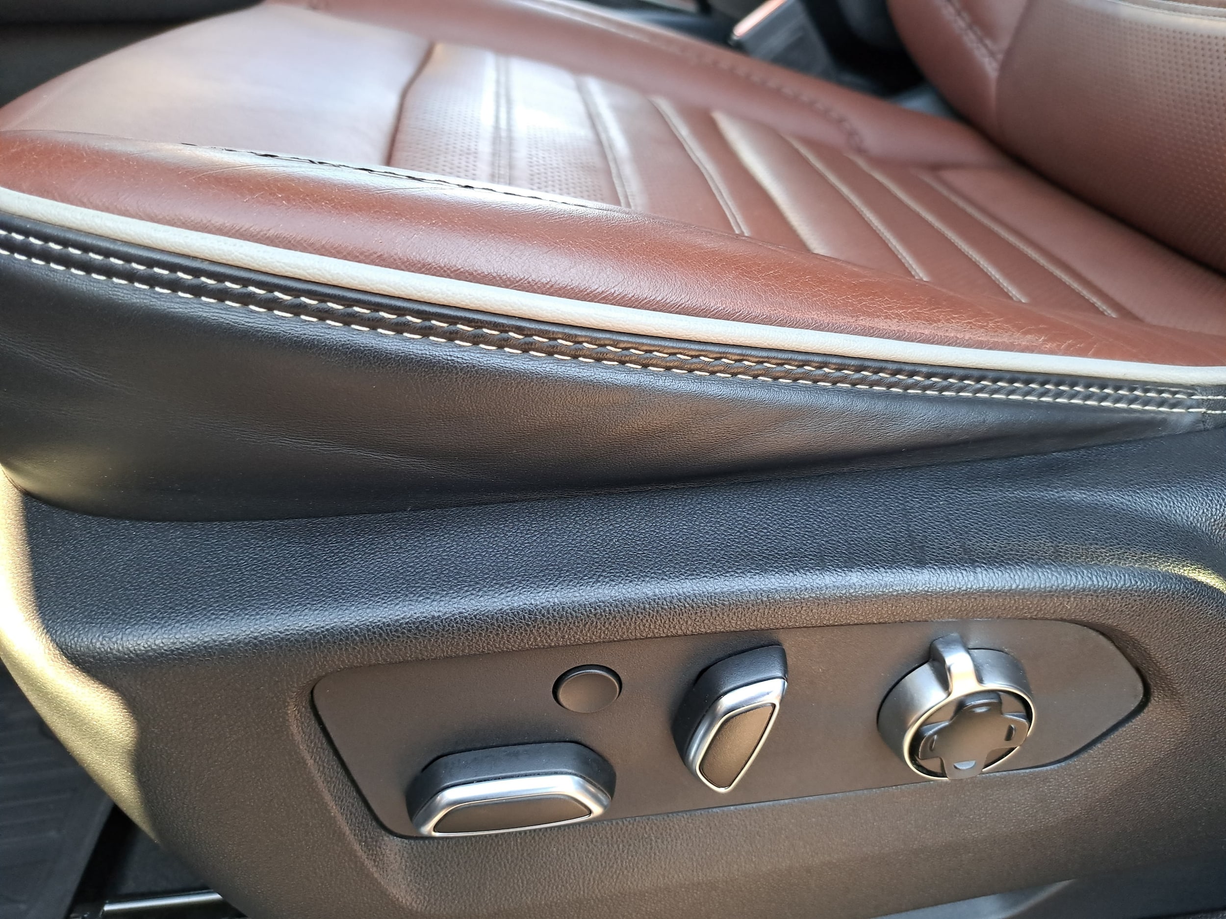 2023 GMC Yukon Denali Ultimate - Photo 30