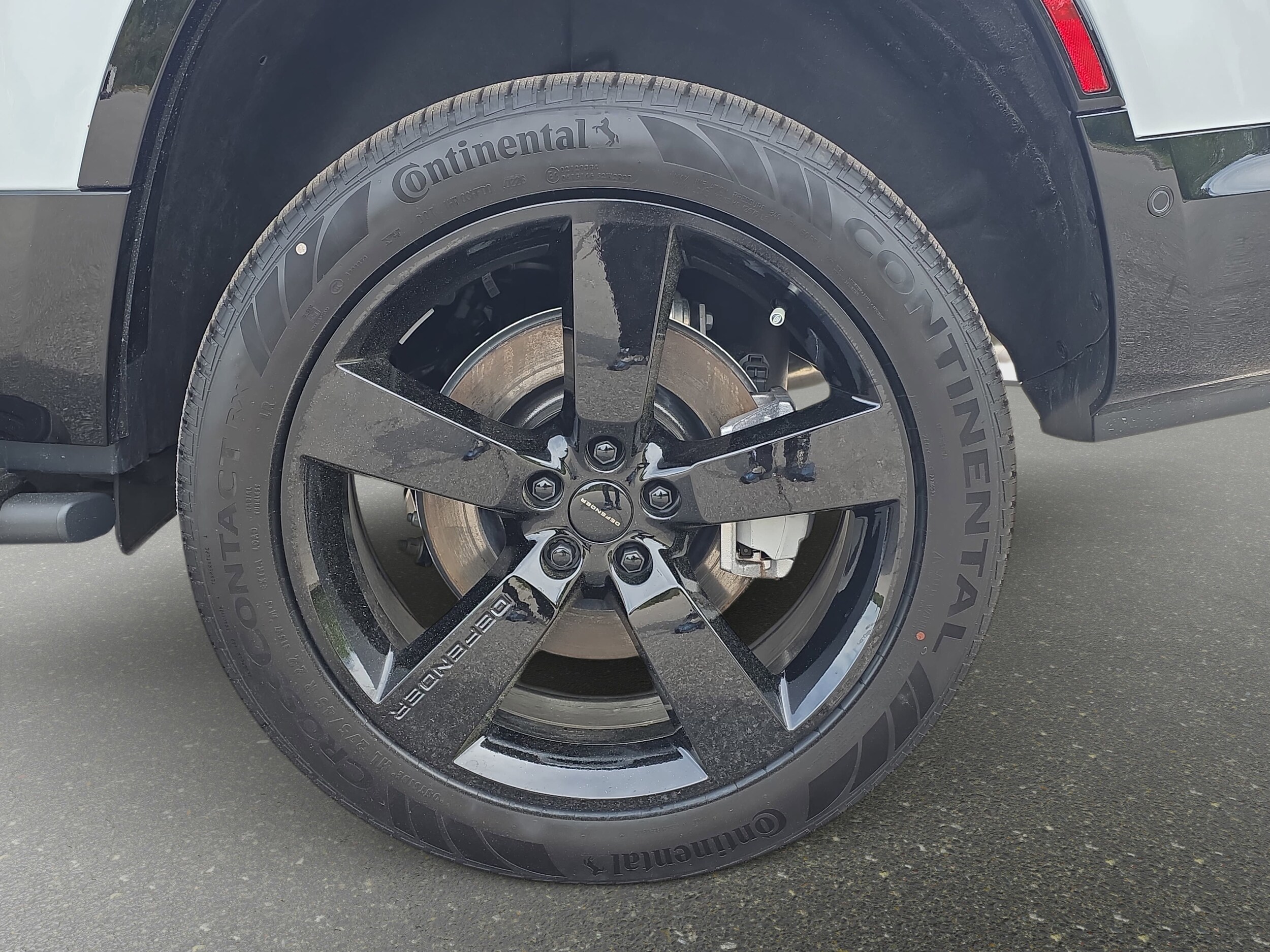 2026 Land Rover Defender X-Dynamic SE - Photo 35