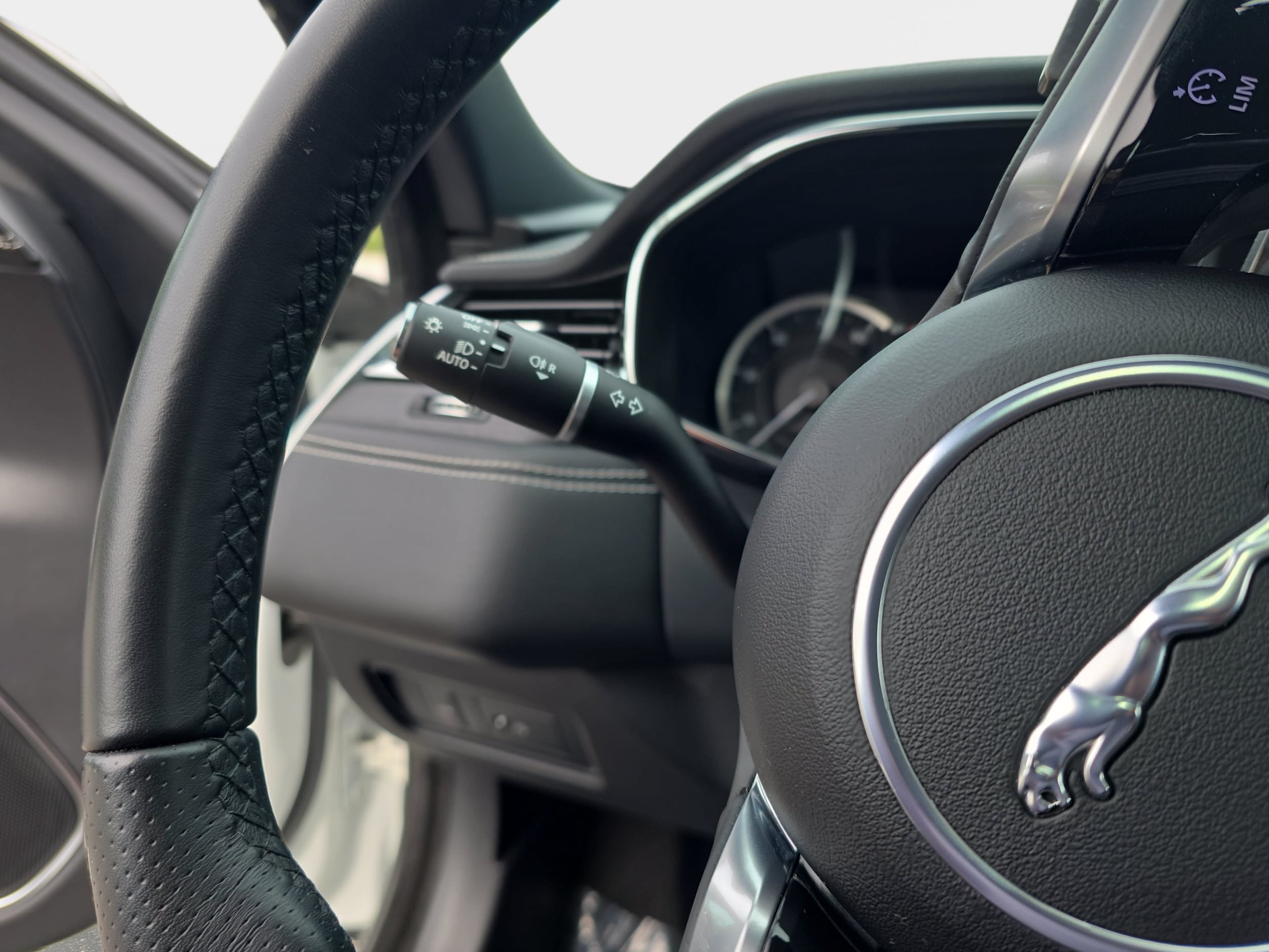 2023 Jaguar XF R-Dynamic SE - Photo 25