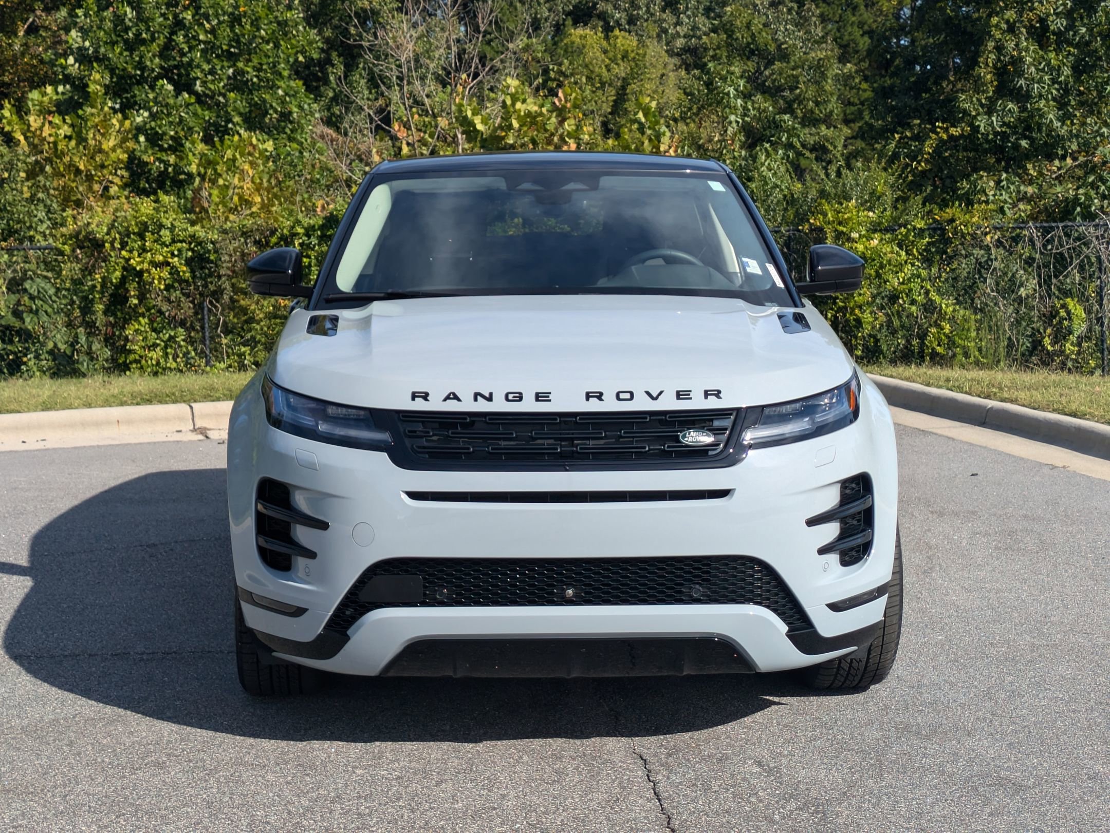 2024 Land Rover Range Rover Evoque Dynamic SE photo 2