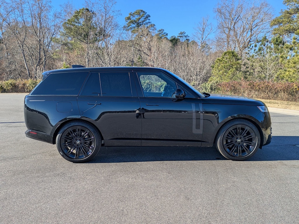 New 2025 Land Rover Range Rover SE SUV