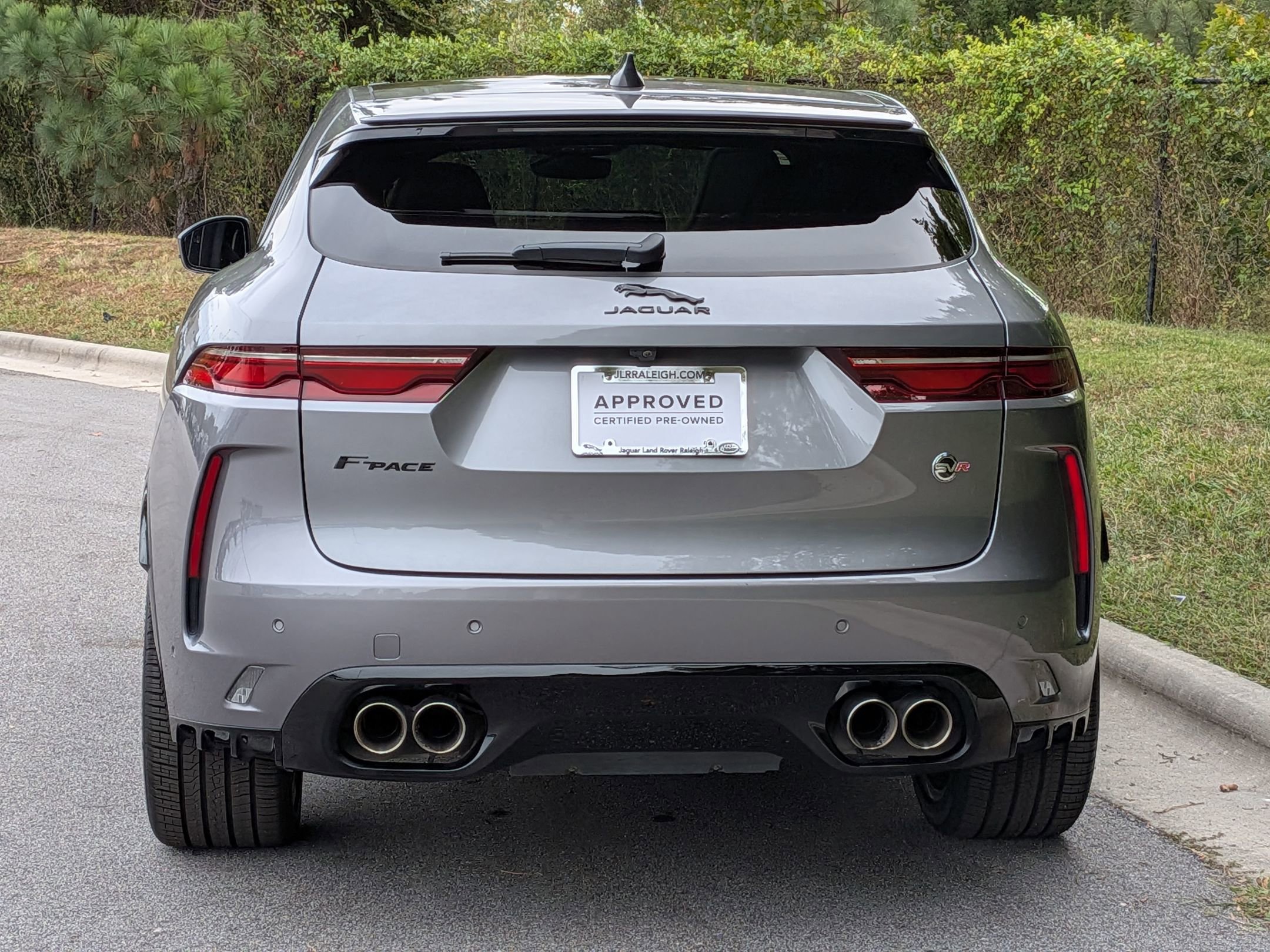 2023 Jaguar F-PACE SVR photo 4