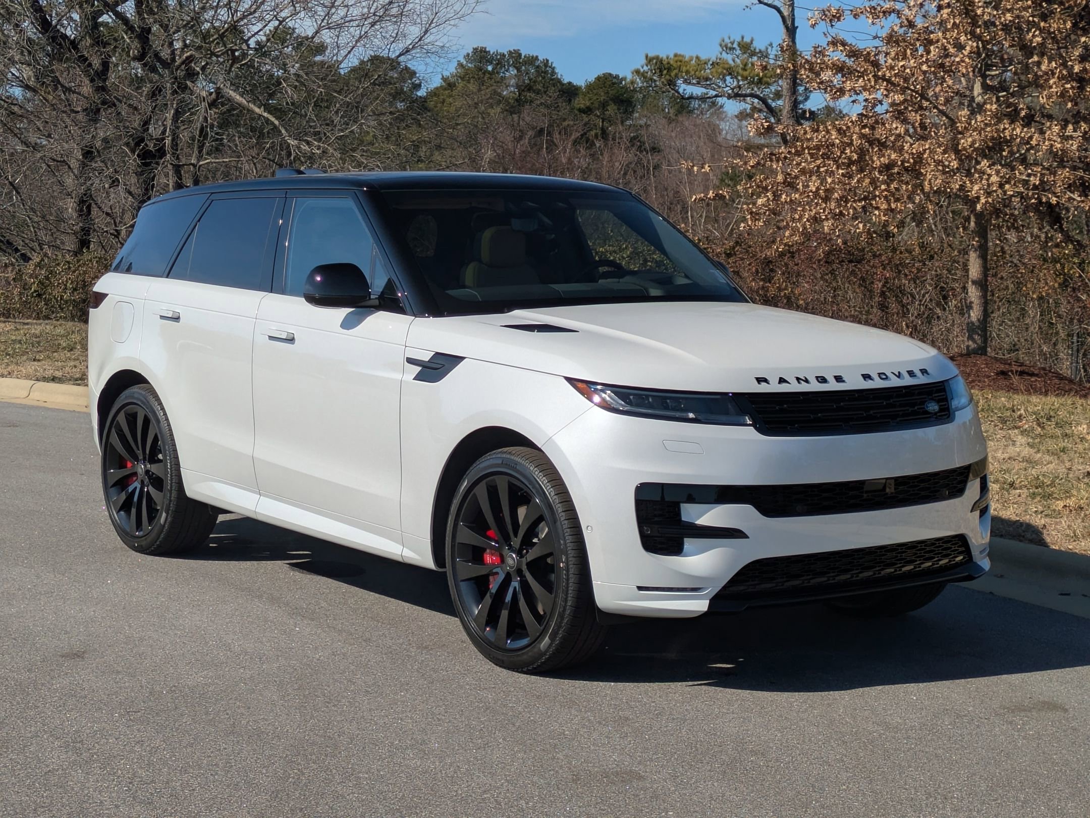 2025 Land Rover Range Rover Sport SE photo 3