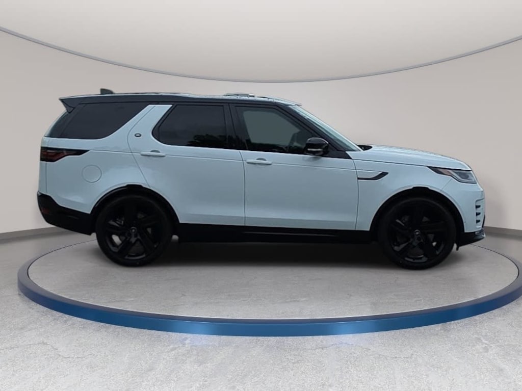 Used 2025 Land Rover Discovery Dynamic SE SUV