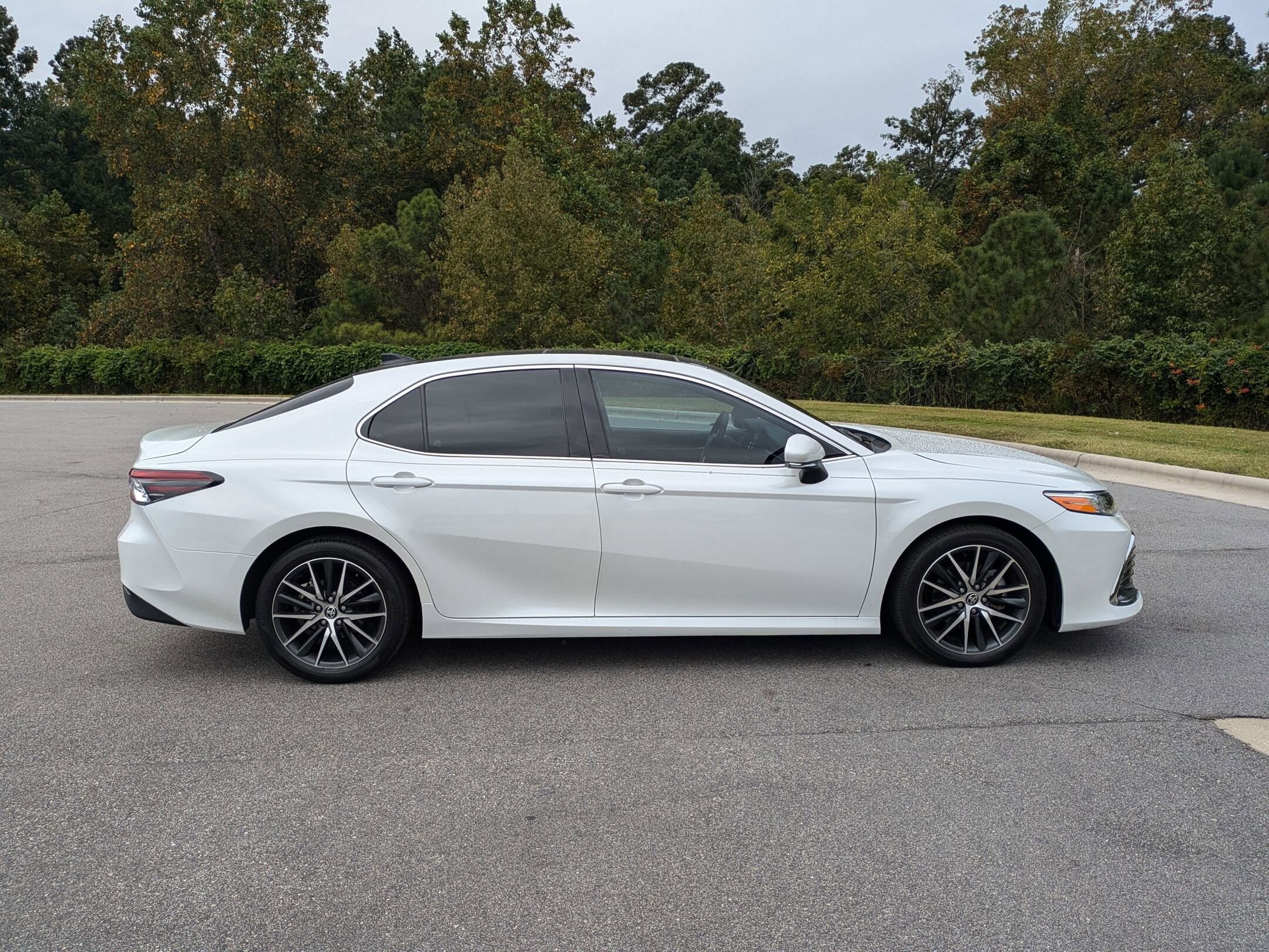 2024 Toyota Camry XLE V6 photo 4
